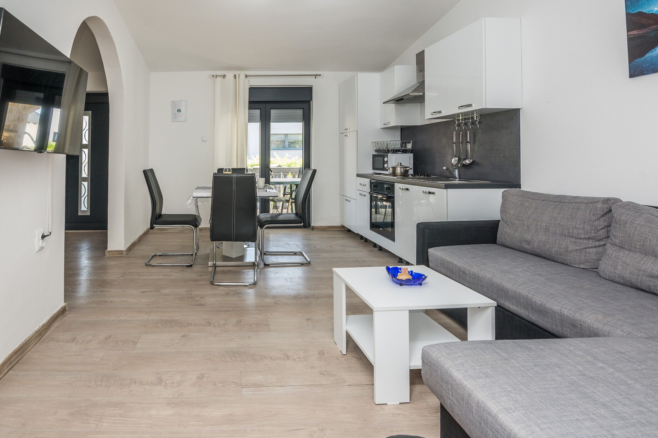 Apartments Bilic 33481-A2