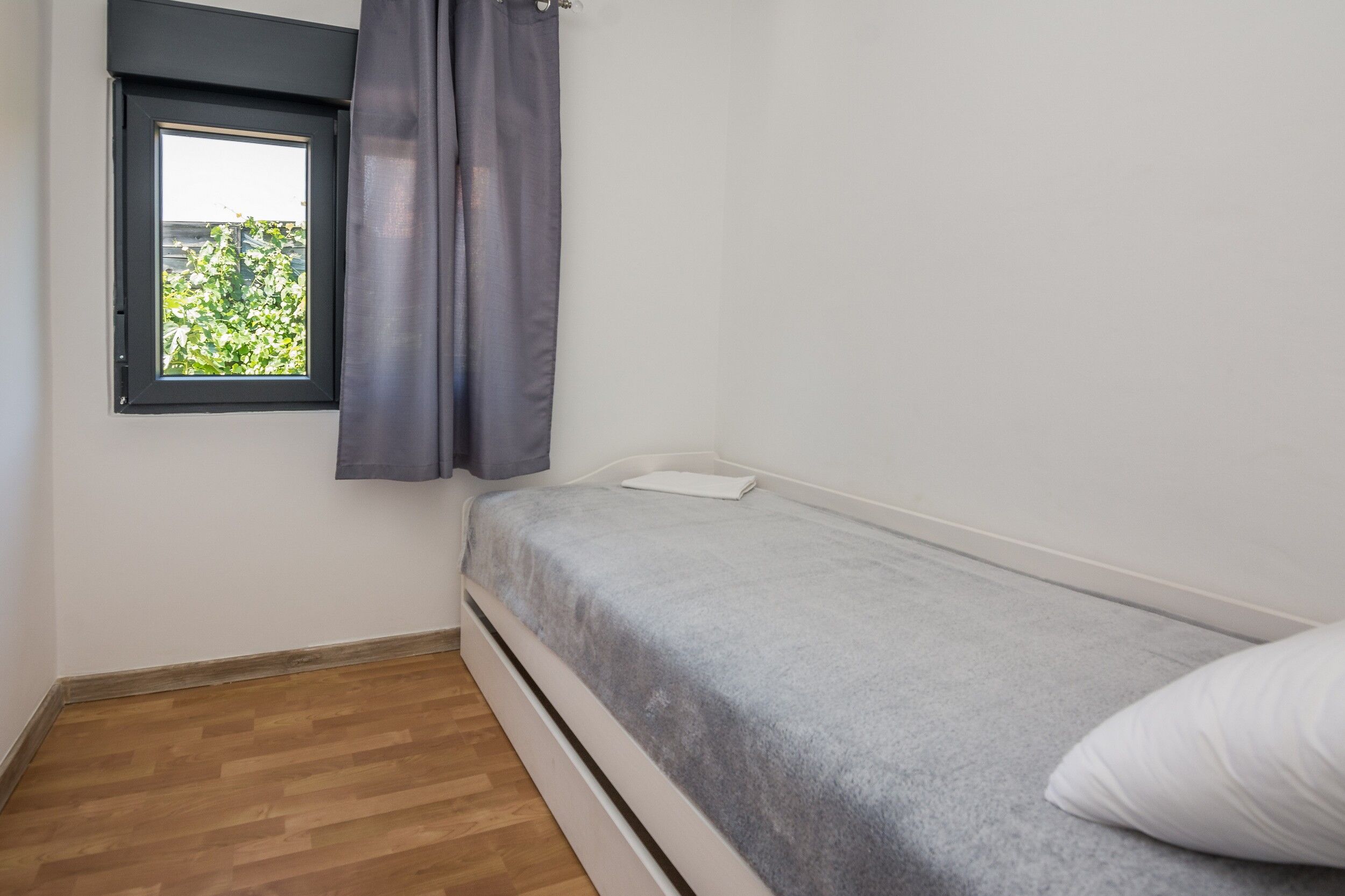 Apartments Bilic 33481-A2