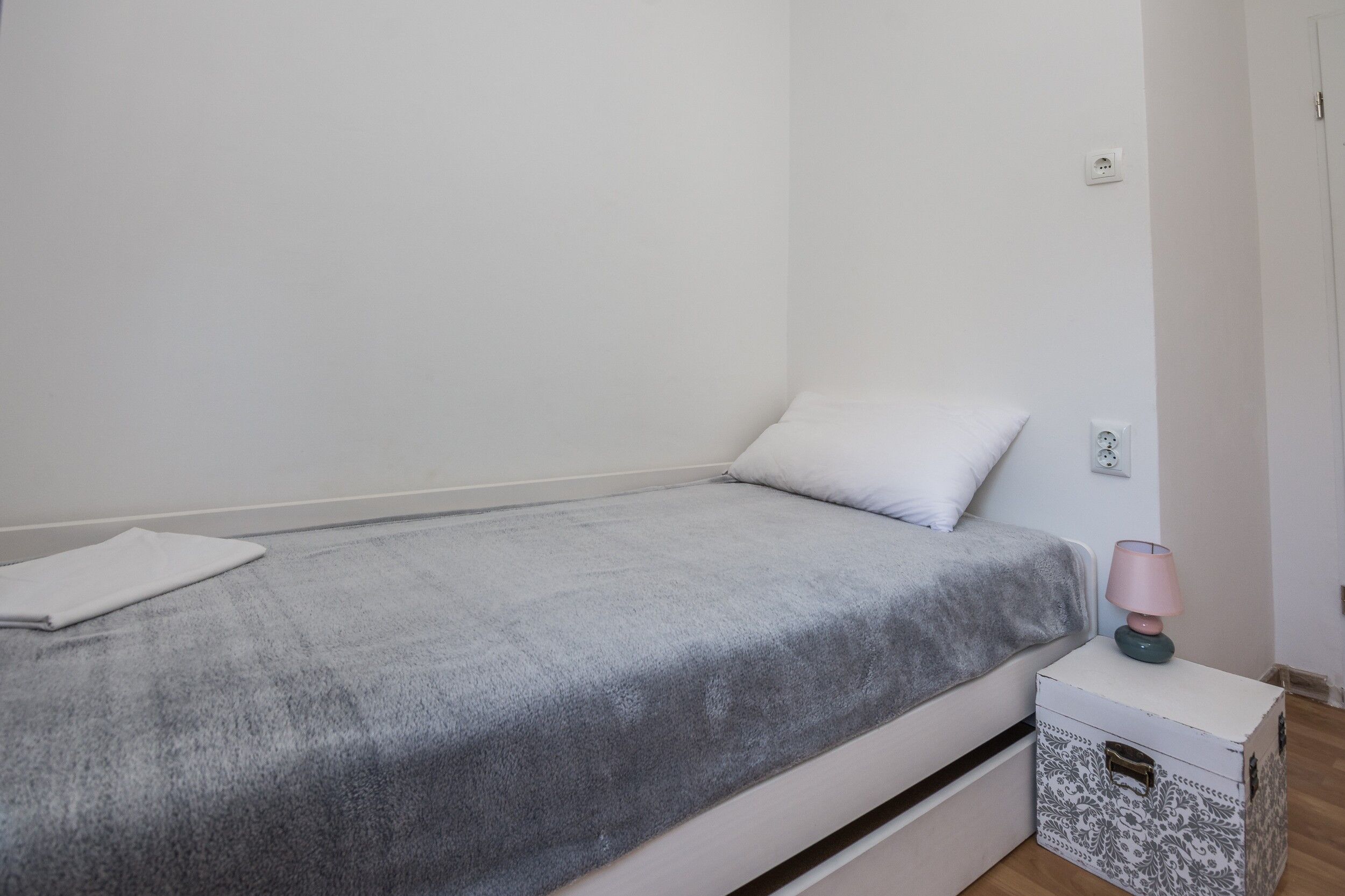 Apartments Bilic 33481-A2