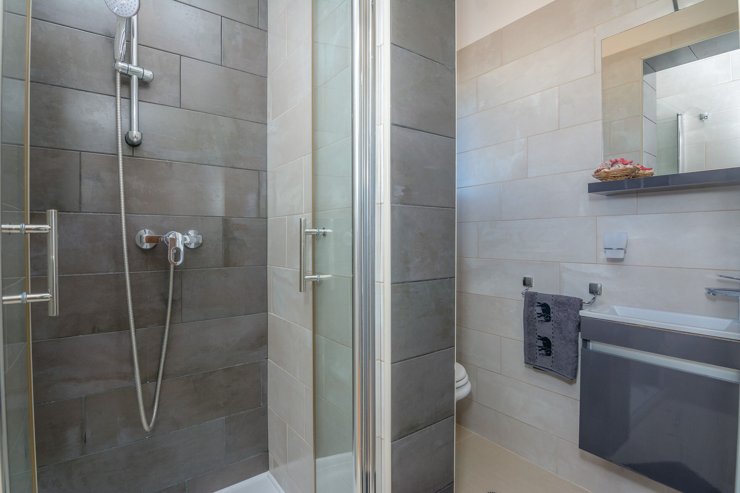 Apartment Radovic Nives 17324-A1