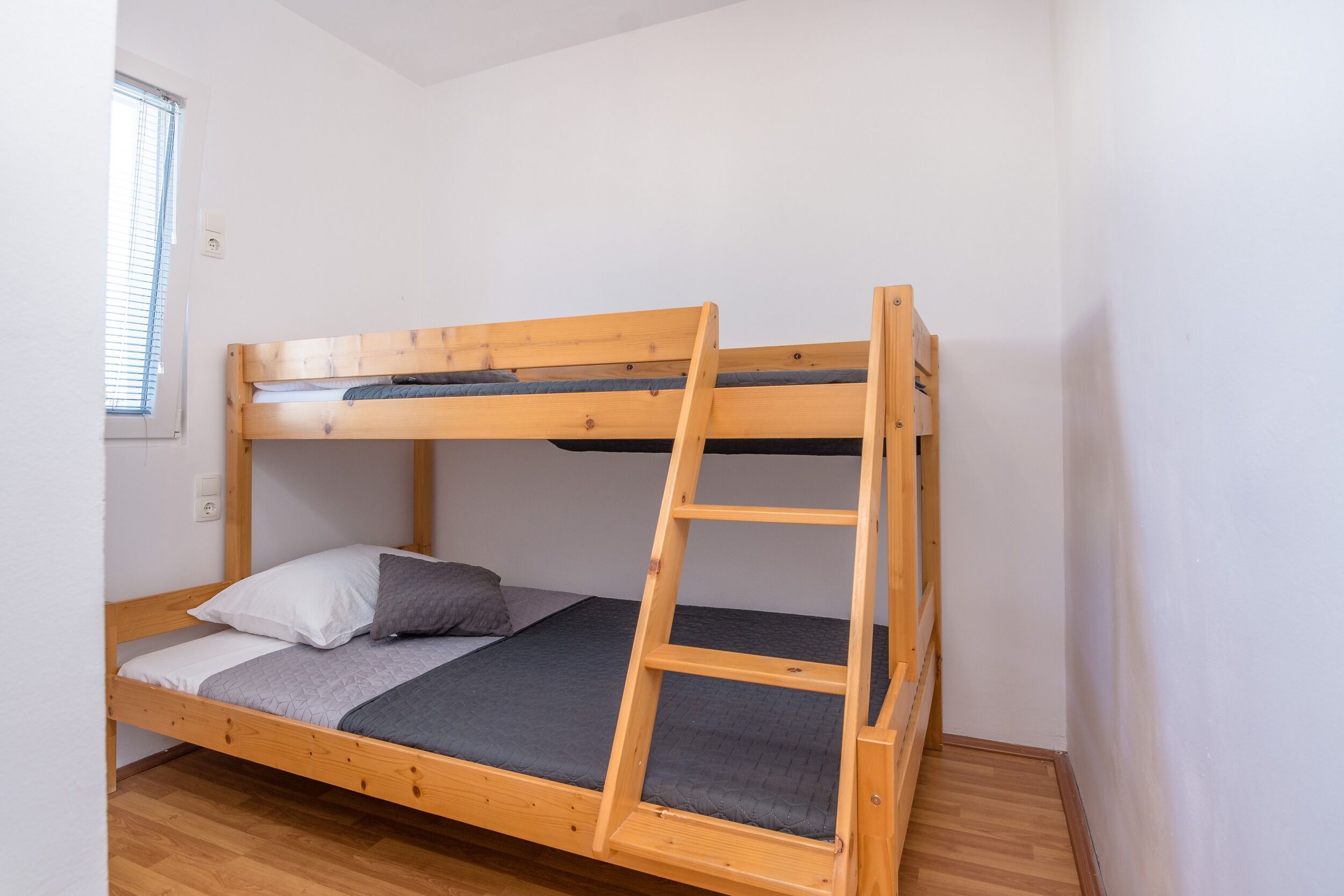 Apartment Radovic Nives 17324-A1