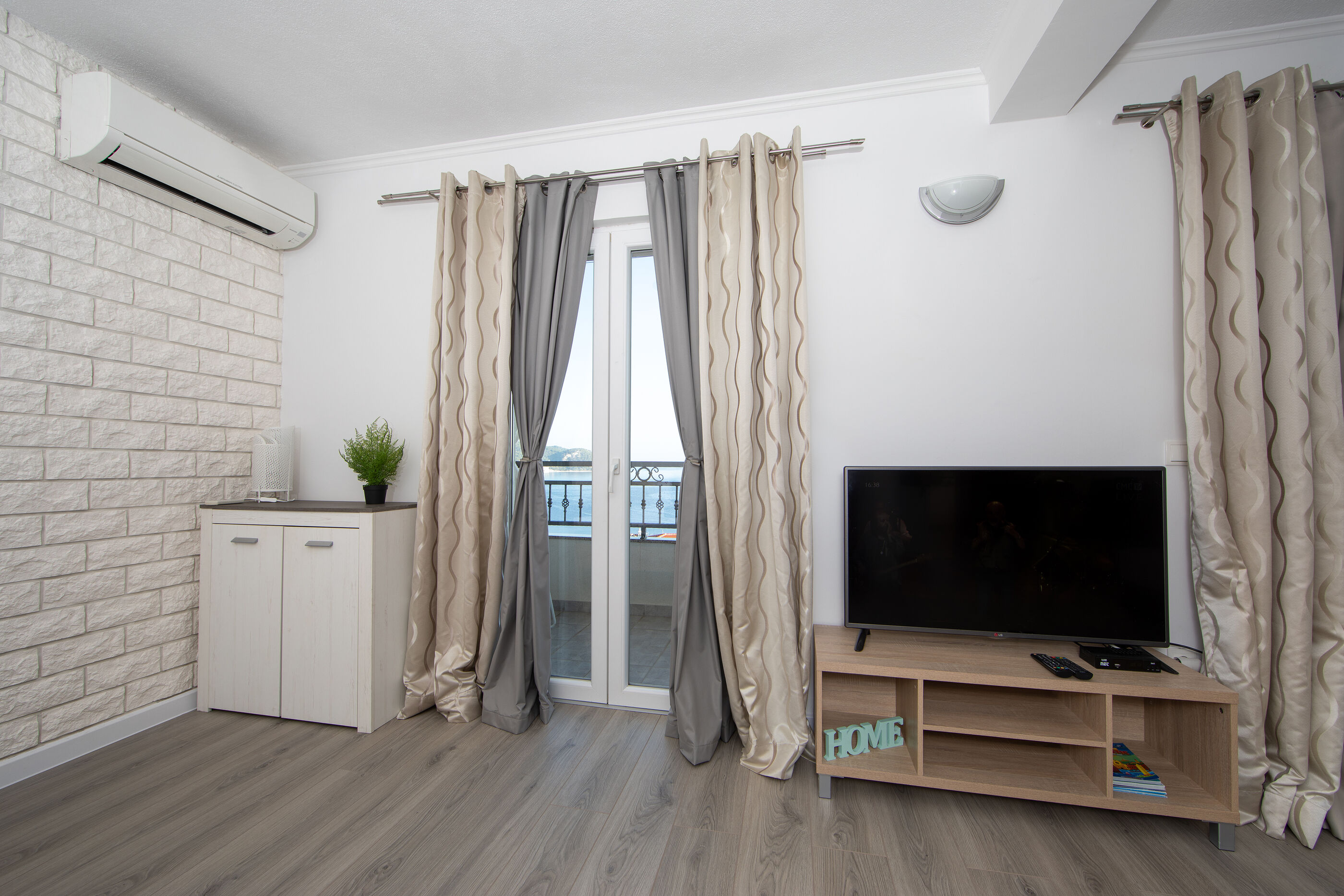 Apartments Nina & Mili 78581-A2