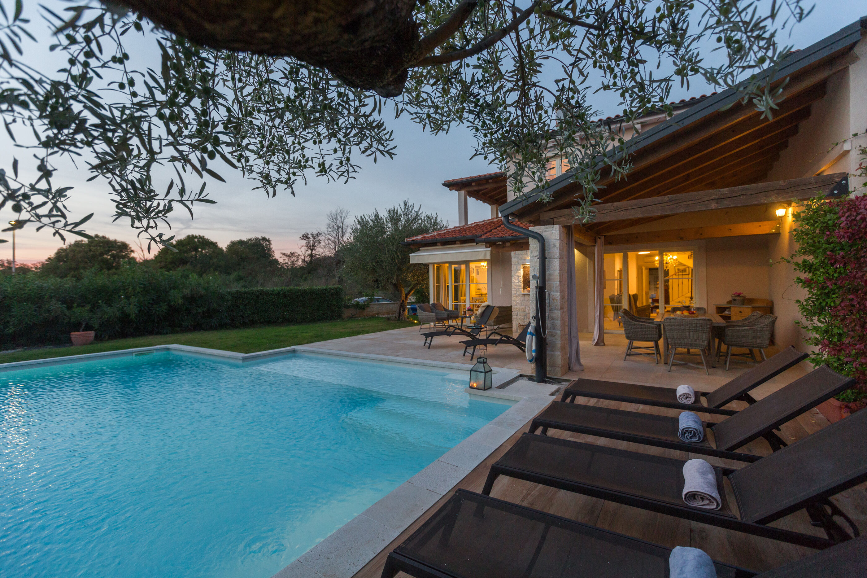 Villa Nar s bazenom i predivnim panoramskim pogledom V2261-K1