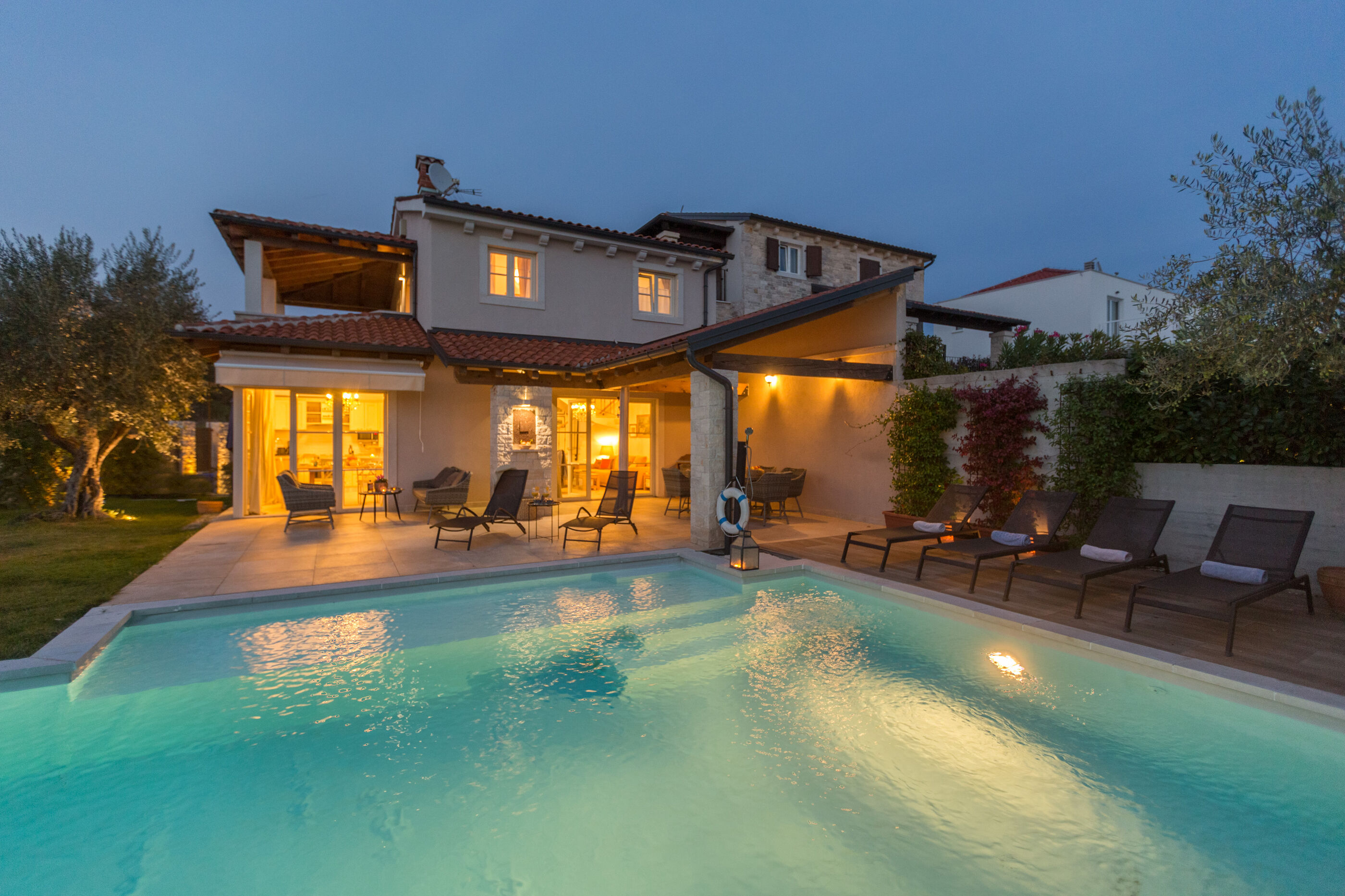 Villa Nar s bazenom i predivnim panoramskim pogledom V2261-K1