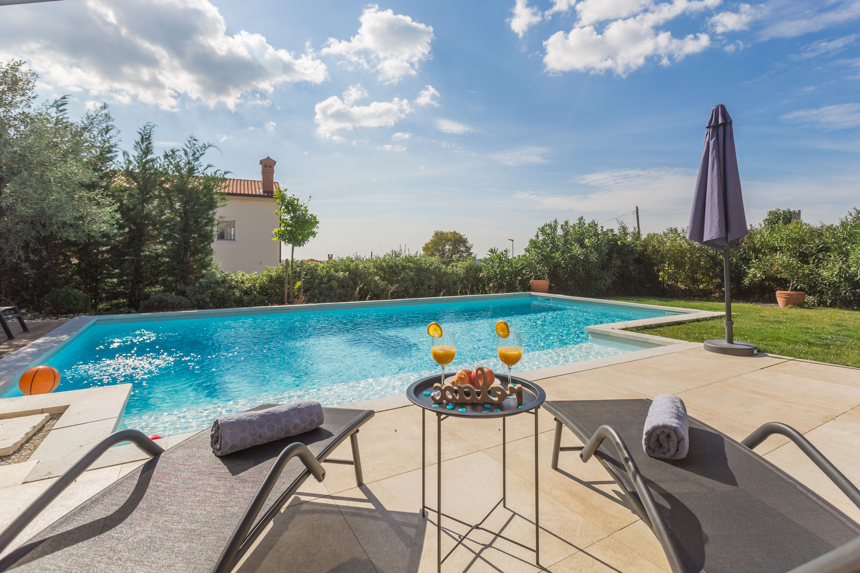 Villa Nar s bazenom i predivnim panoramskim pogledom V2261-K1