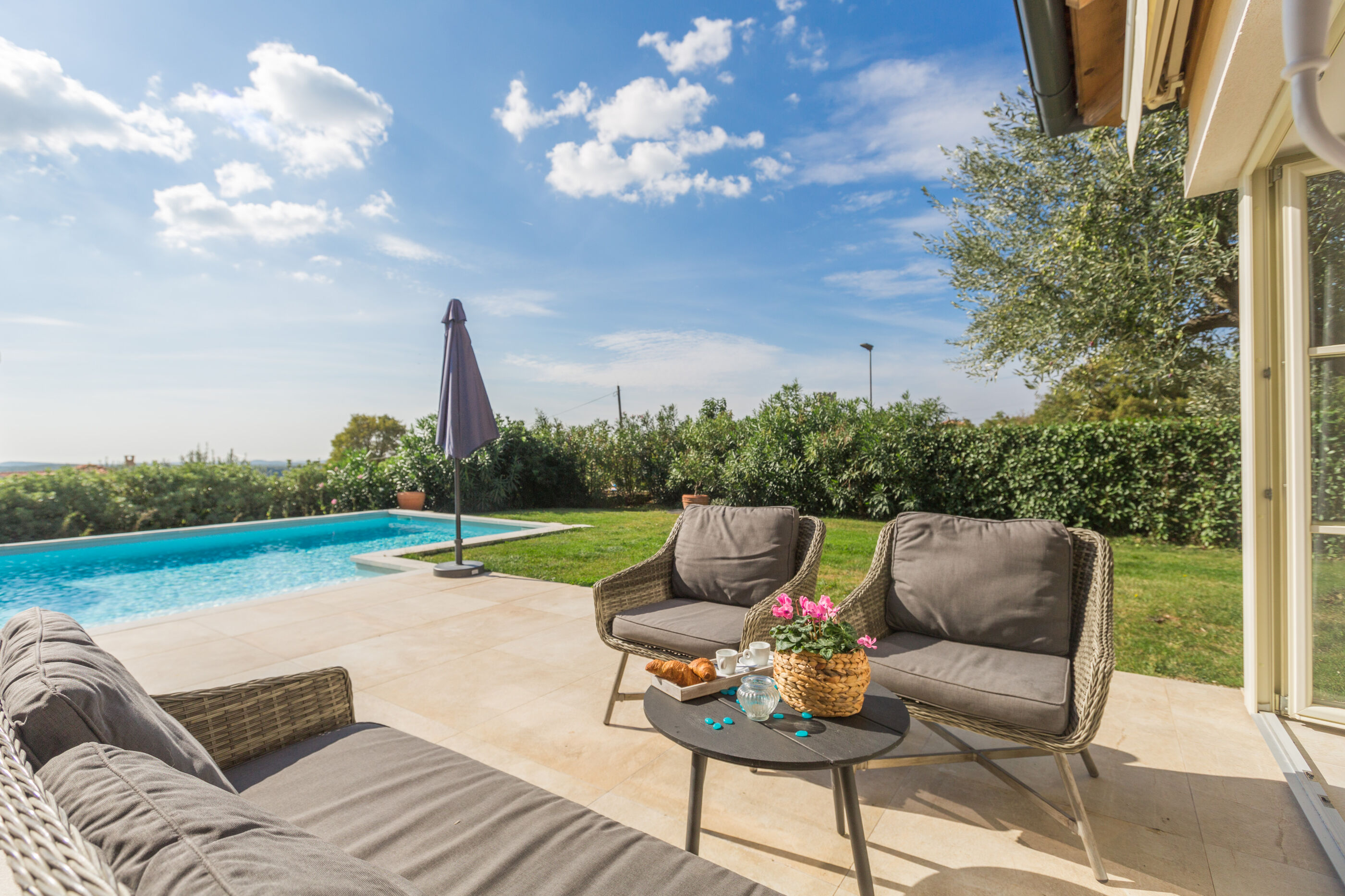 Villa Nar s bazenom i predivnim panoramskim pogledom V2261-K1