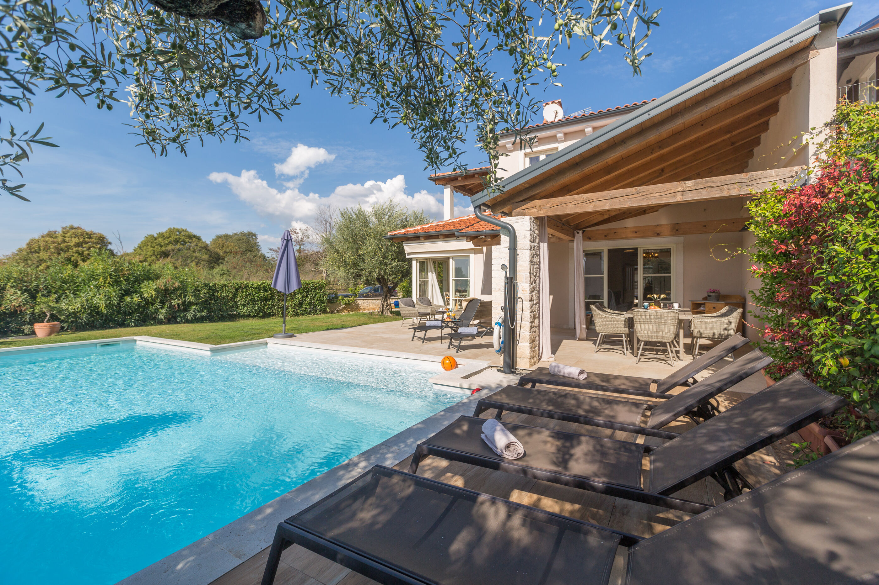 Villa Nar s bazenom i predivnim panoramskim pogledom V2261-K1