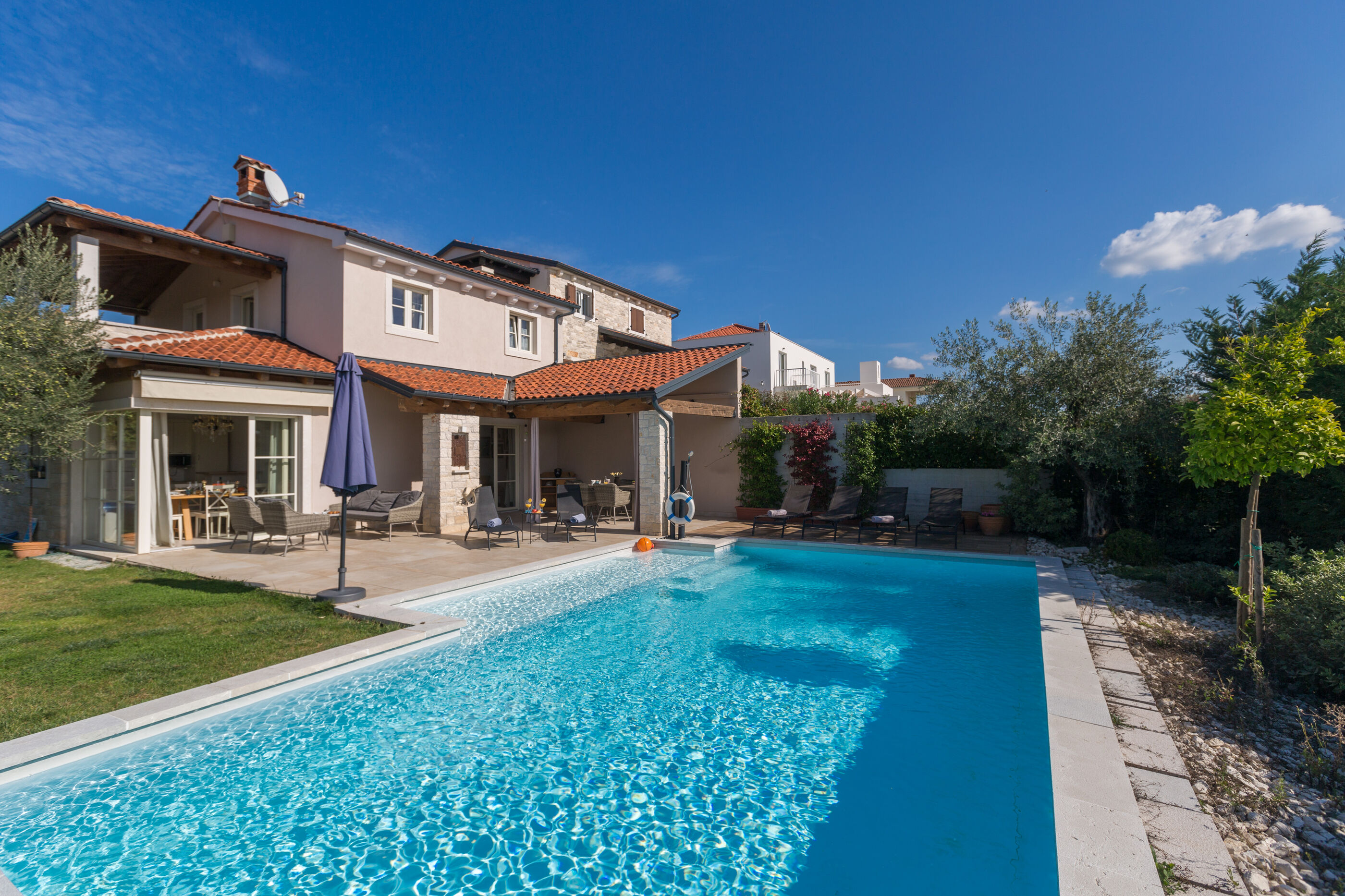 Villa Nar s bazenom i predivnim panoramskim pogledom V2261-K1