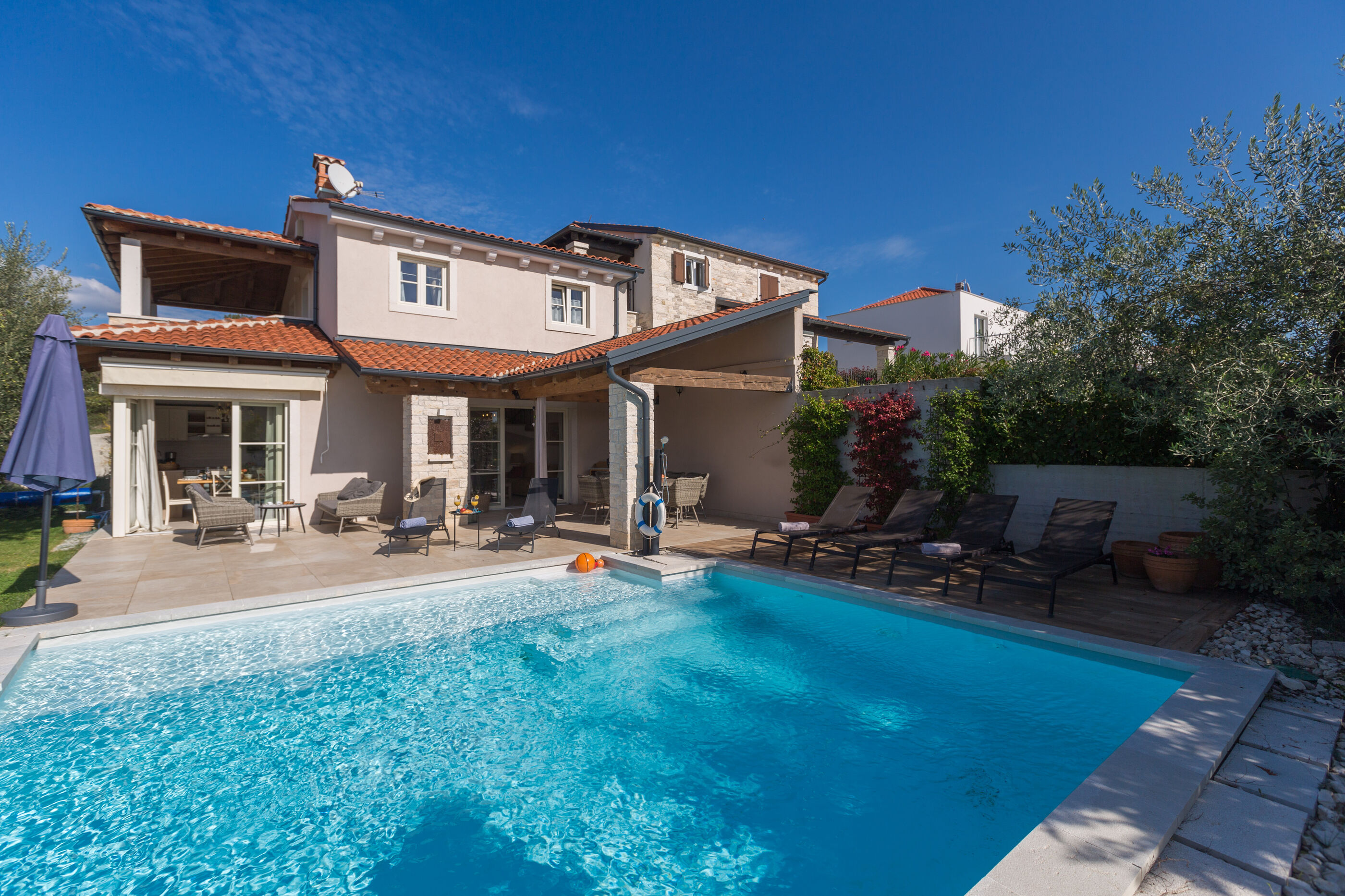 Villa Nar s bazenom i predivnim panoramskim pogledom V2261-K1