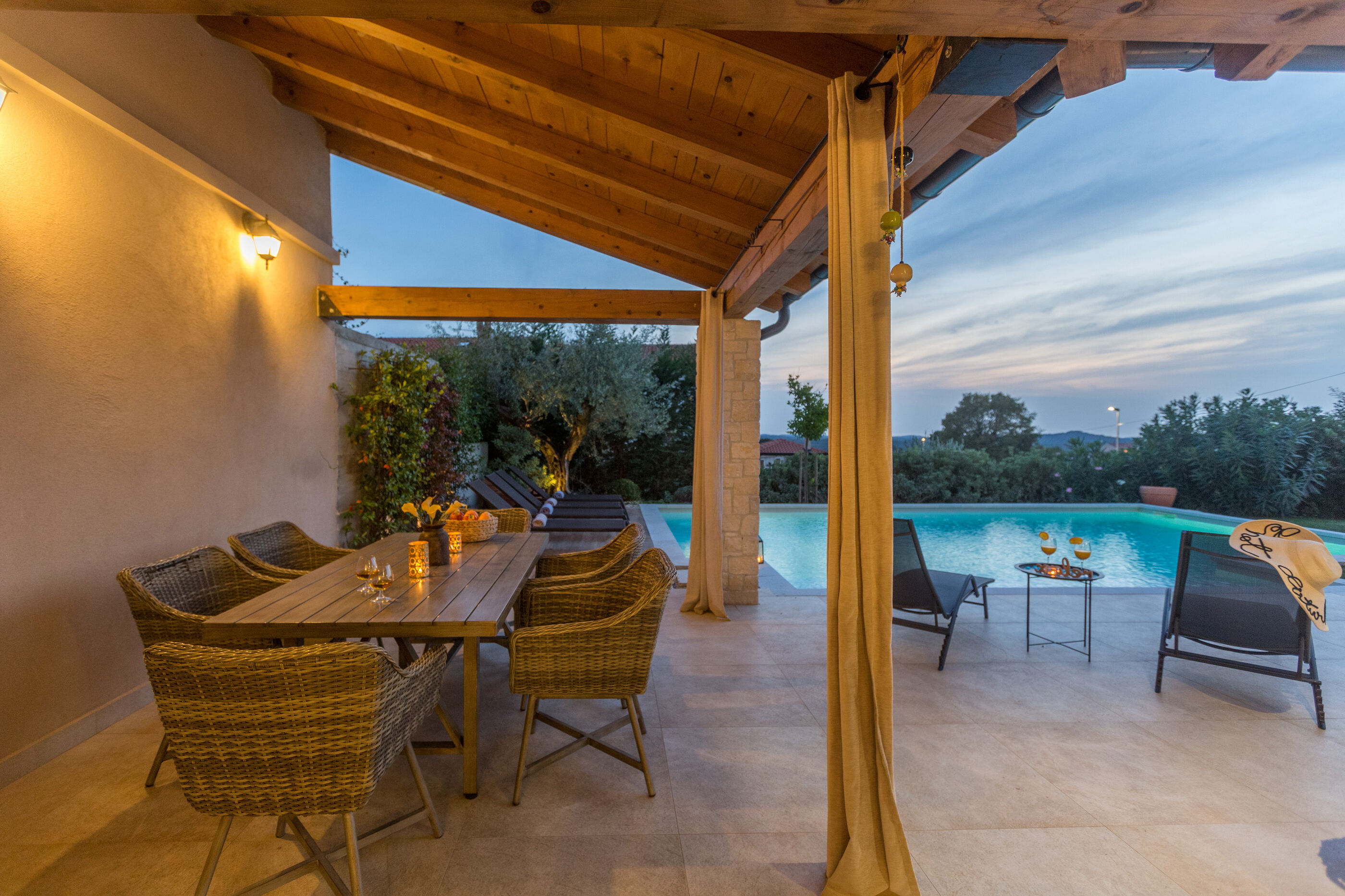 Villa Nar s bazenom i predivnim panoramskim pogledom V2261-K1