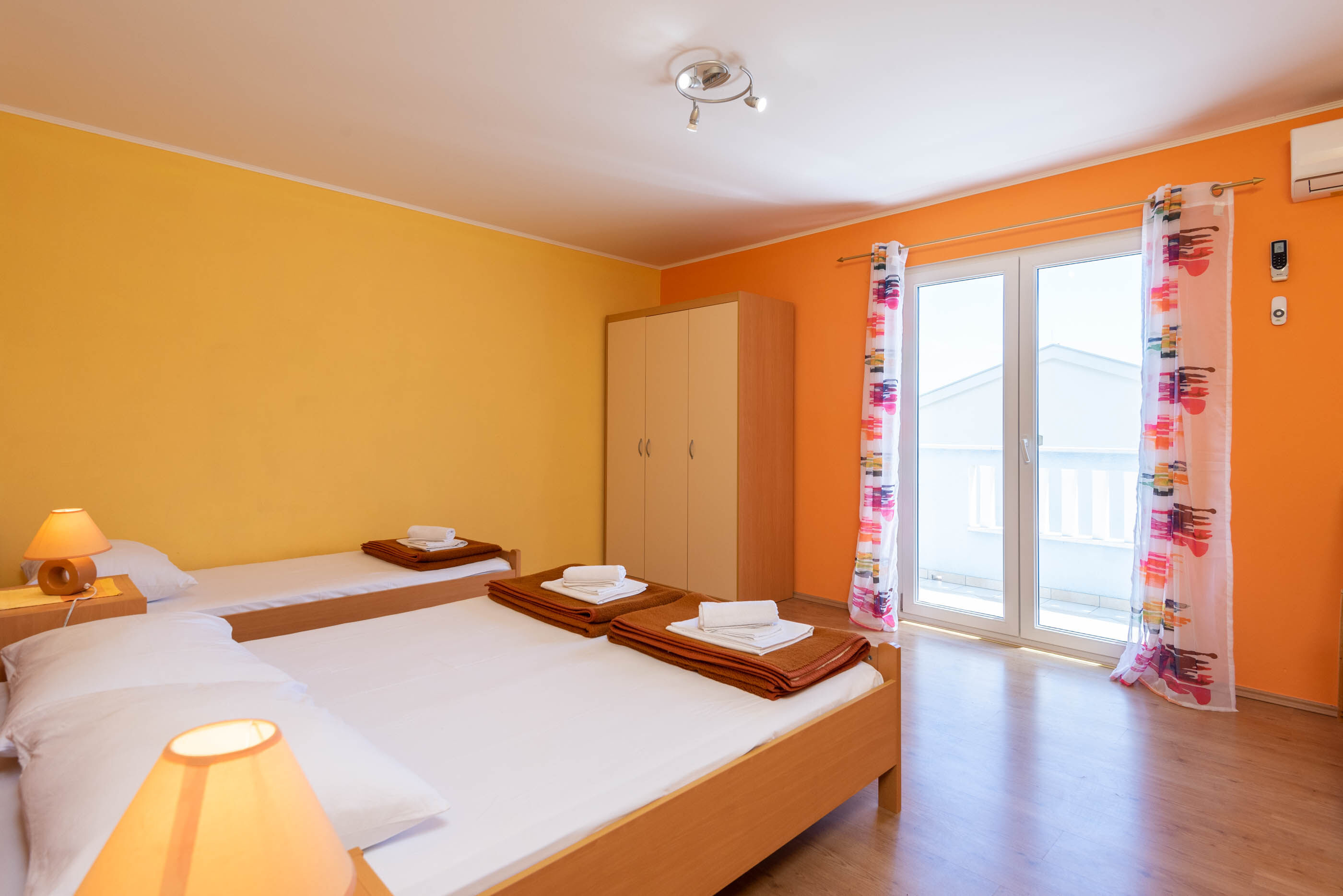 Apartments Ivana 32933-A1