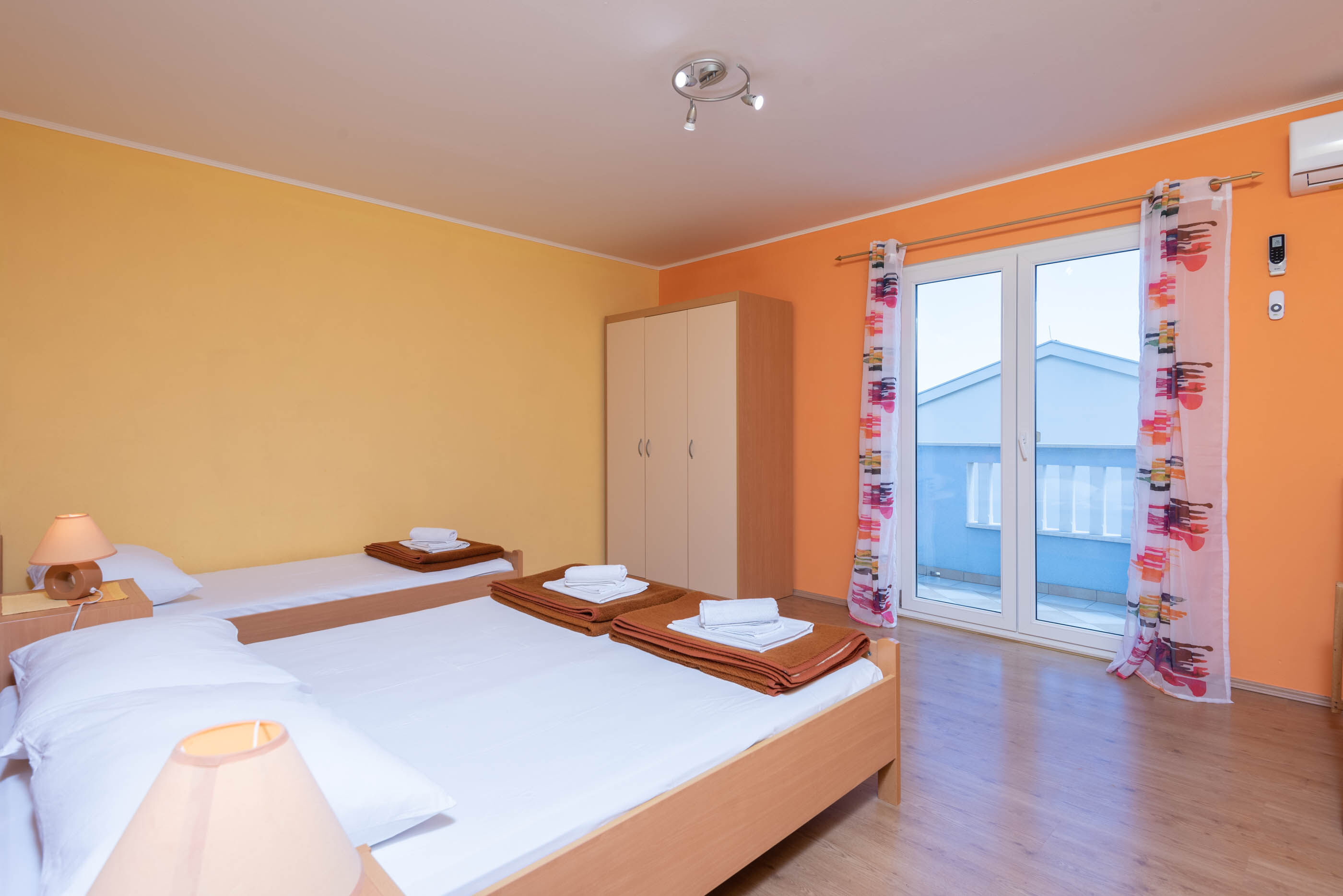 Apartments Ivana 32933-A2