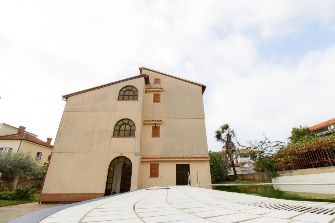 Photo of Apartments LEO with pool