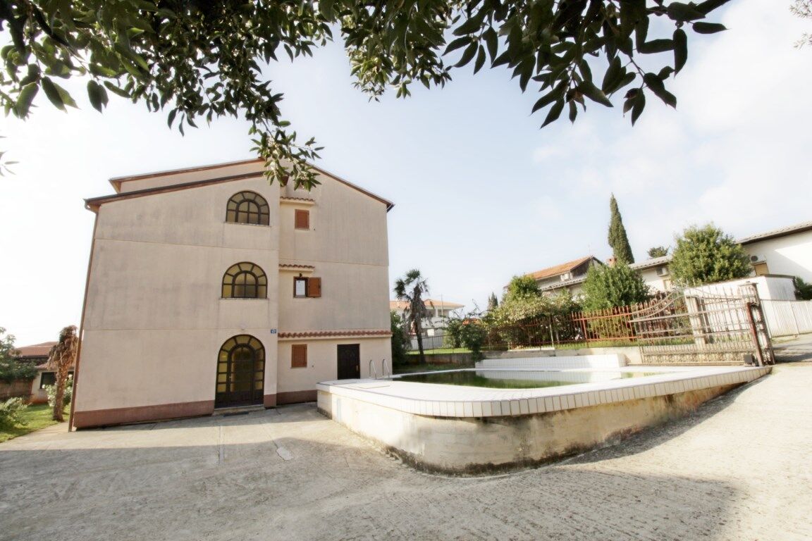 Photo of Apartments LEO with pool
