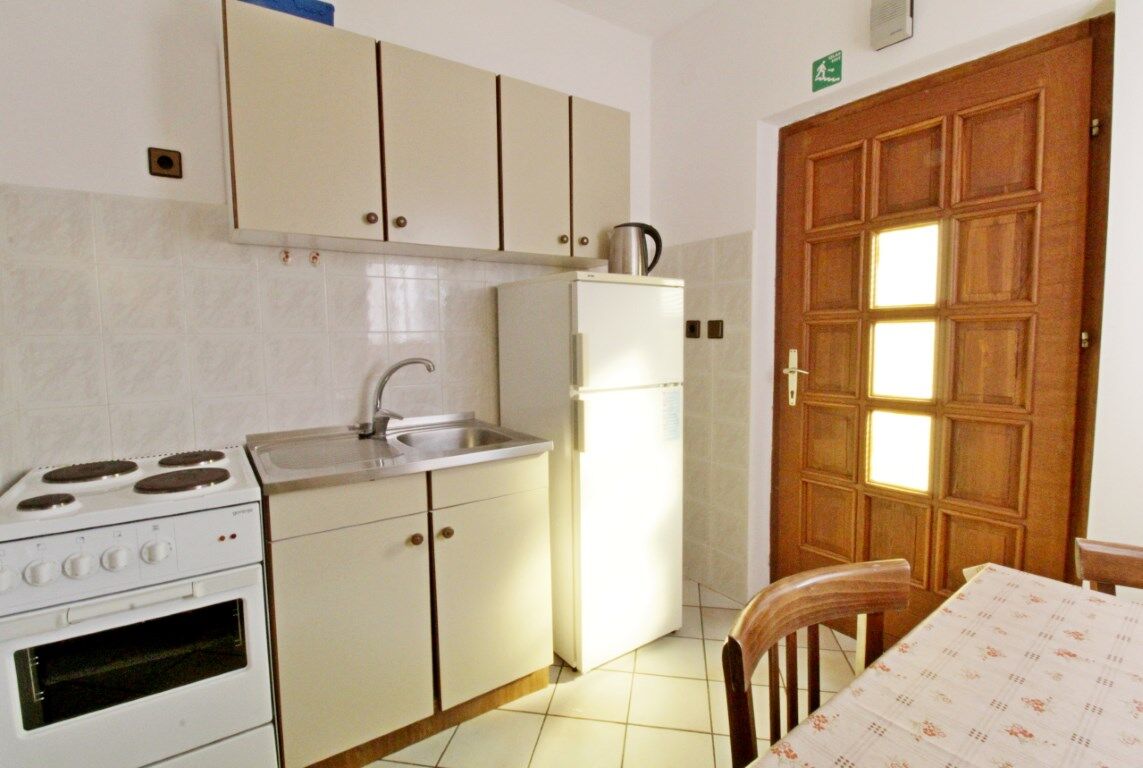 Apartments LEO with pool 90317-A2