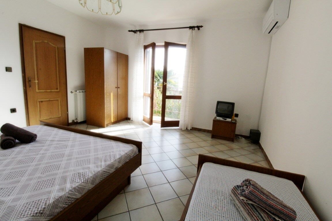 Apartments LEO with pool 90317-A2