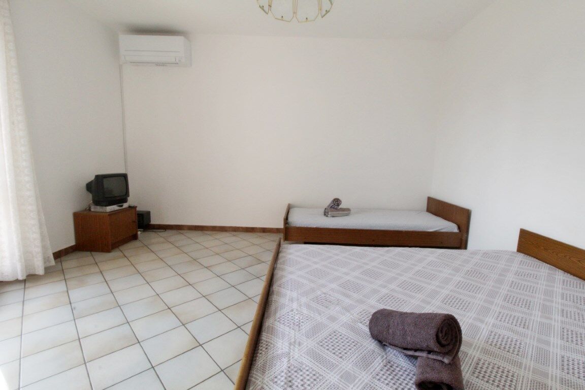 Apartments LEO with pool 90317-A2