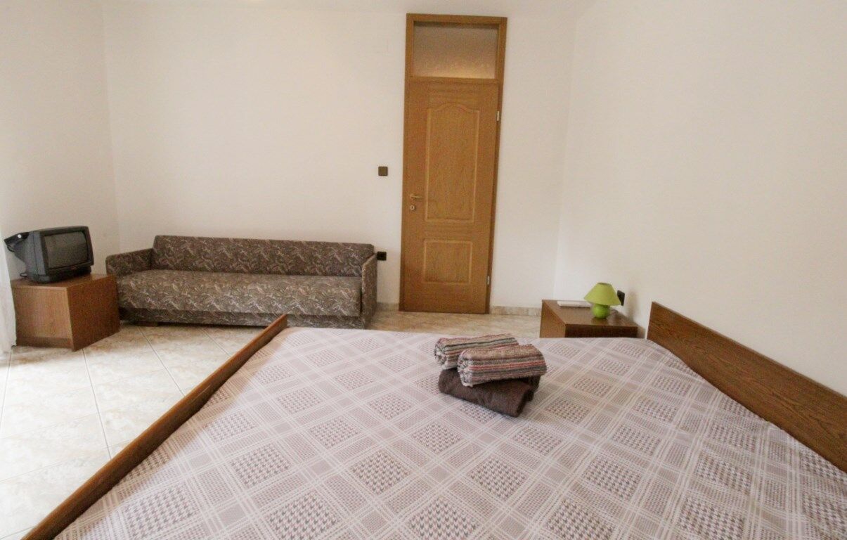 Apartments LEO with pool 90317-A4