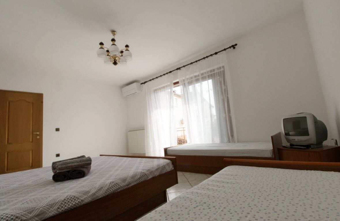 Apartments LEO with pool 90317-A5