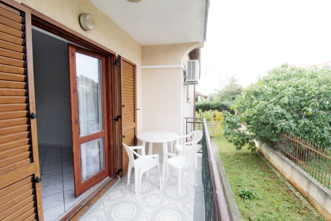 Apartments LEO with pool 90317-A6