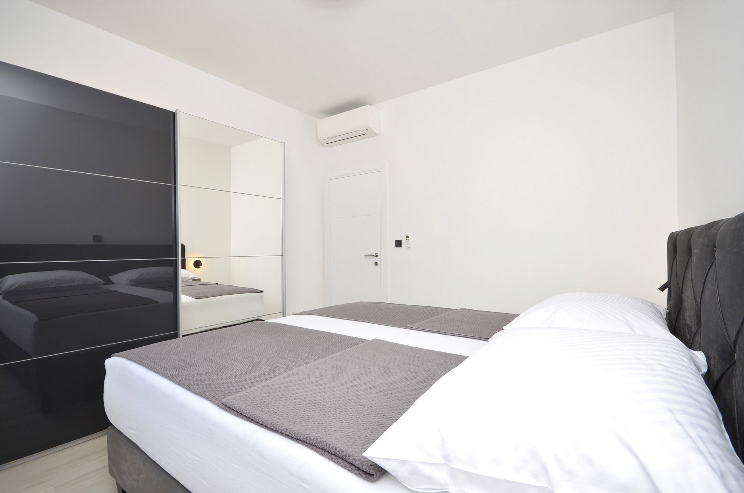 Apartments Villa Casia 33802-A1