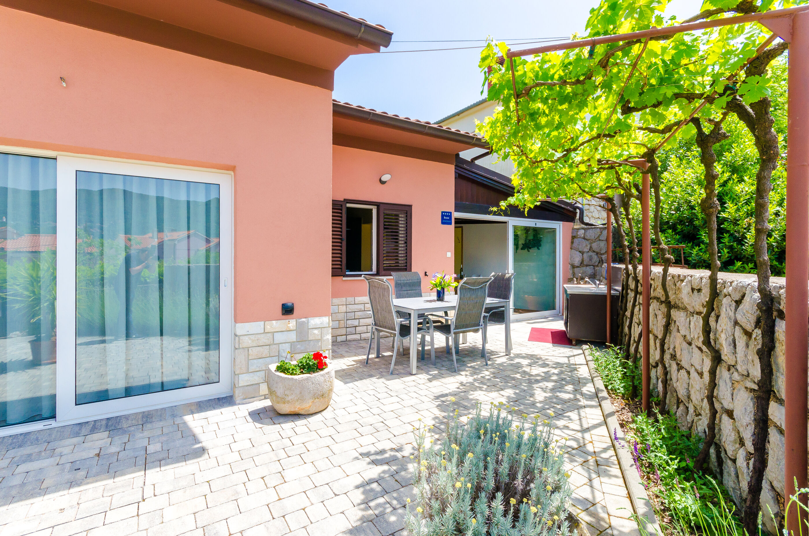 House Josip House 87692-K1