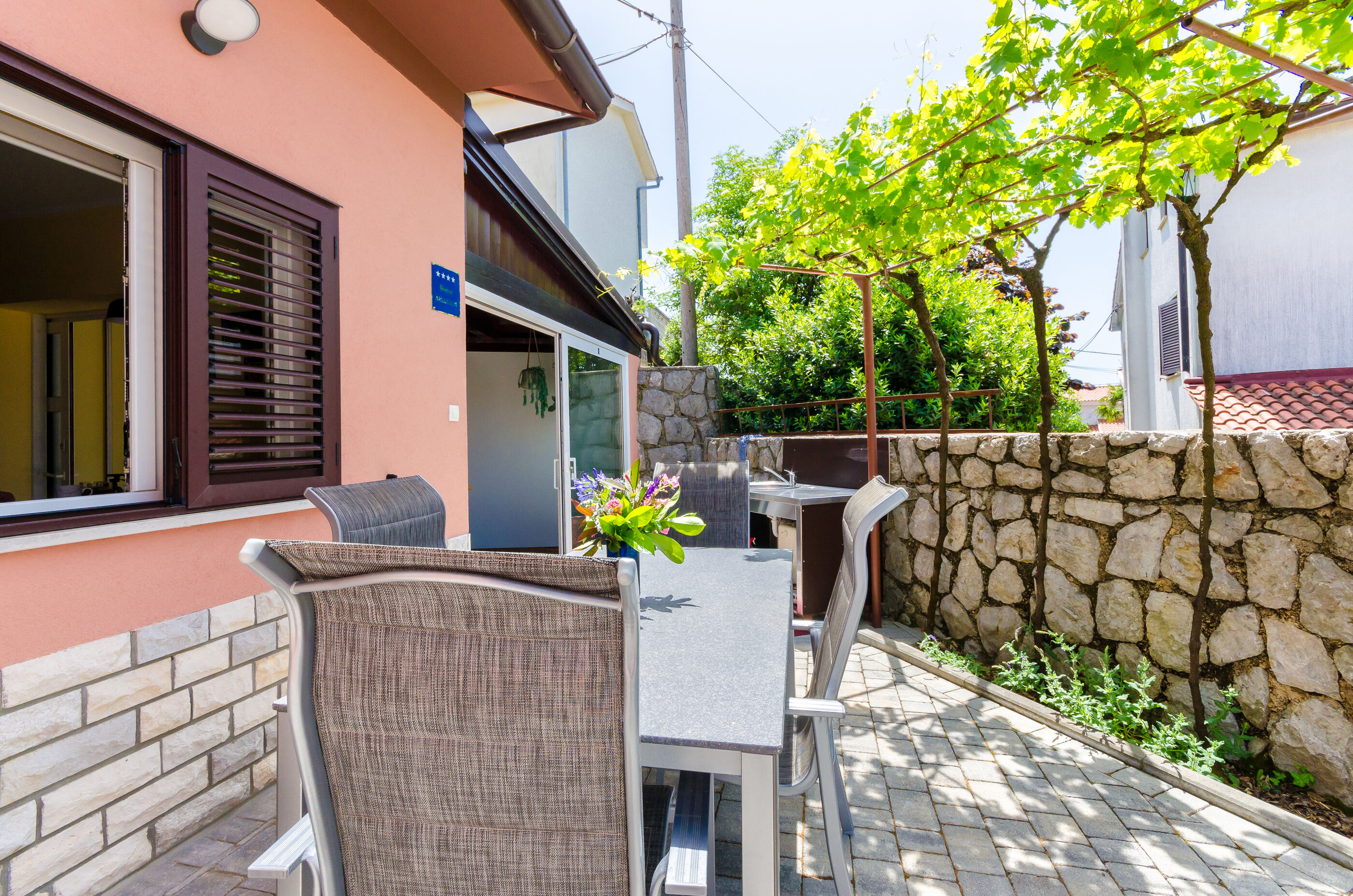 House Josip House 87692-K1