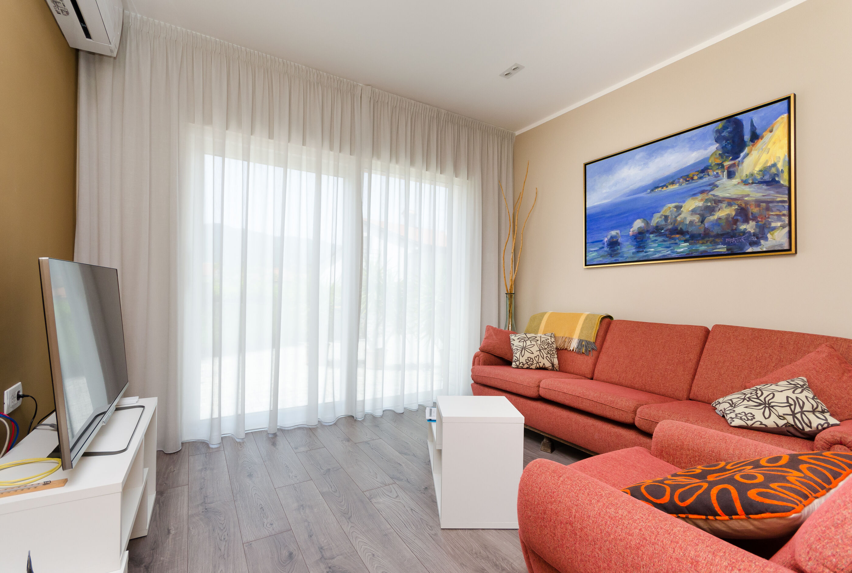 House Josip House 87692-K1