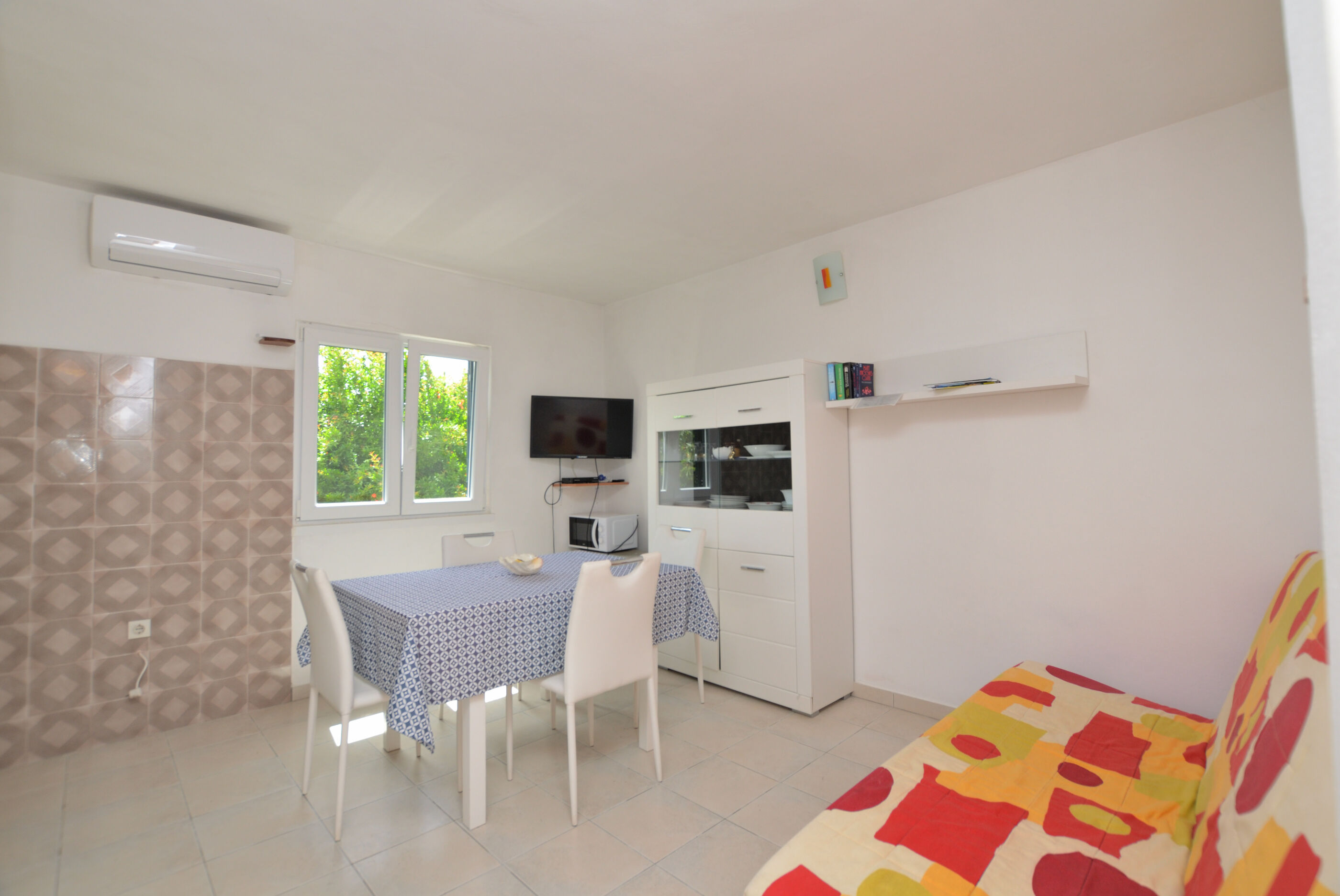 Apartments Pintur 87851-A1