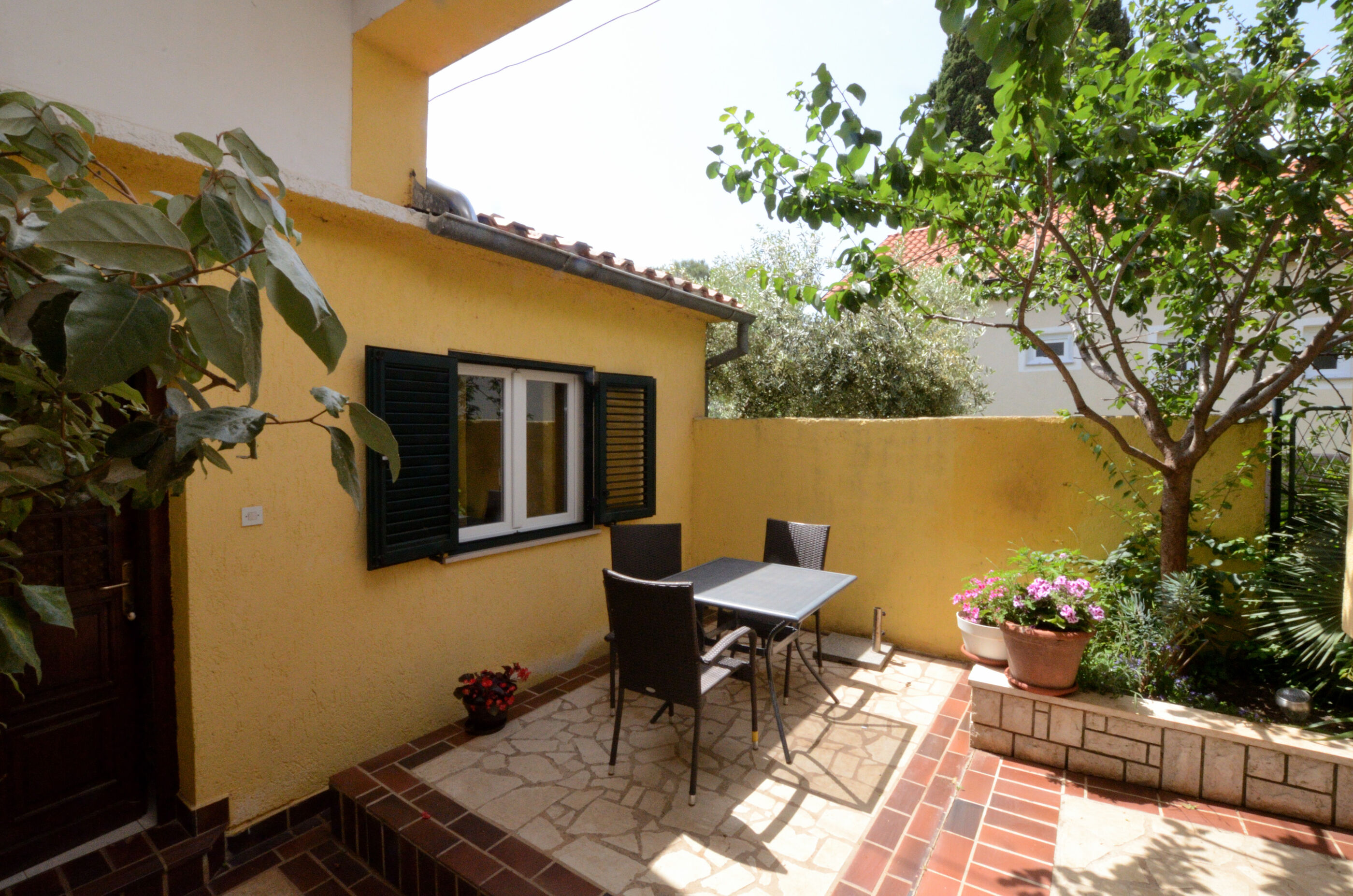 Apartments Pintur 87851-A1