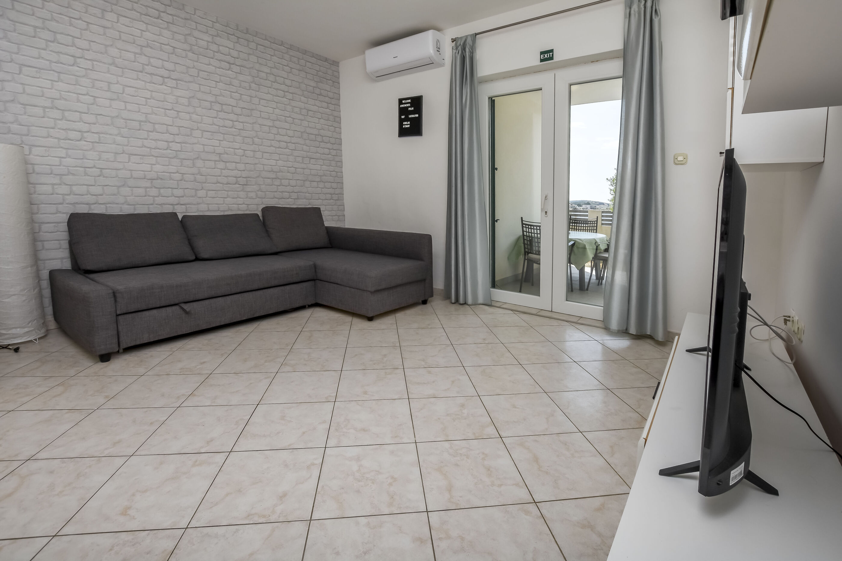 Apartments Seaside apartments Polić 82541-A1