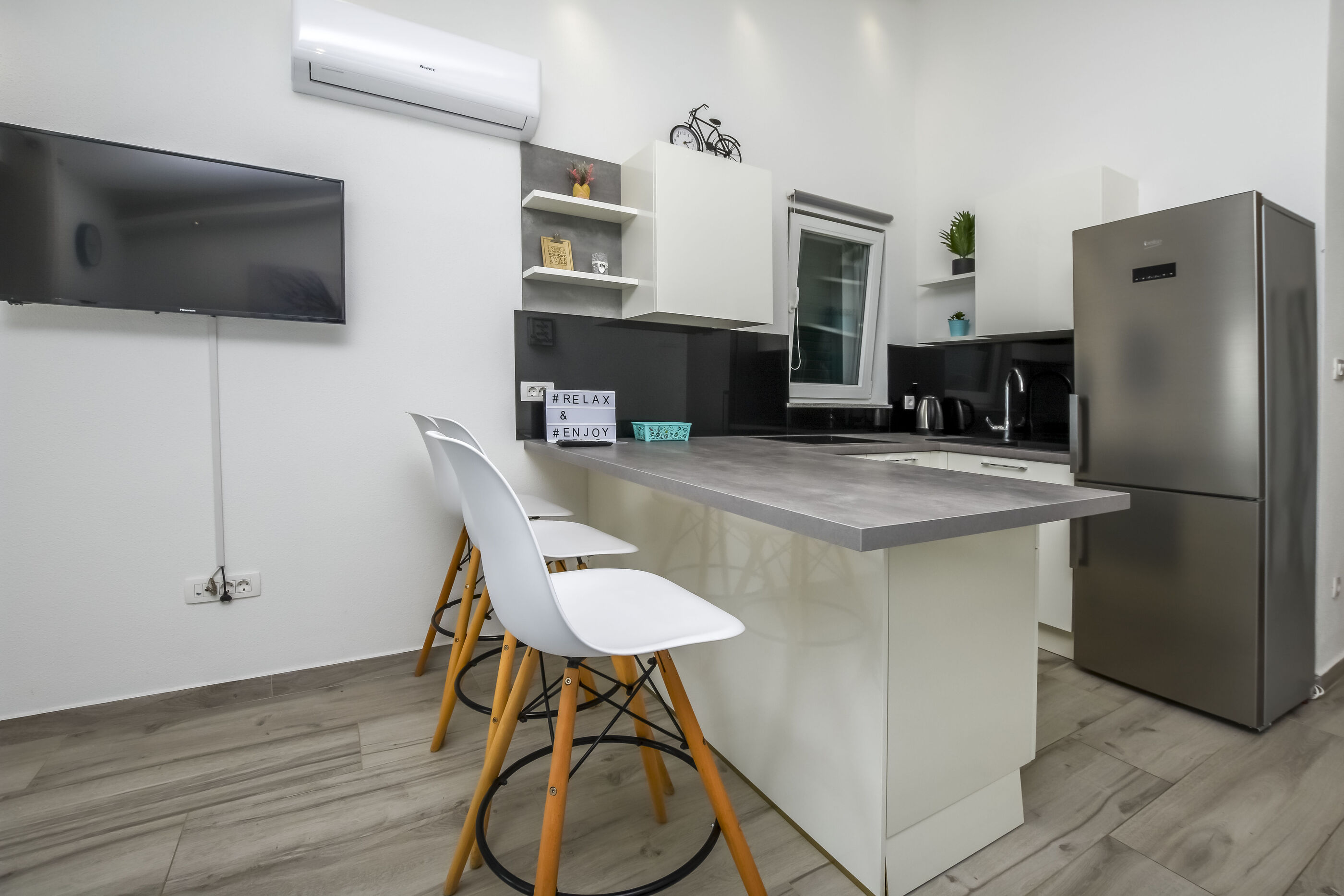 Apartments Seaside apartments Polić 82541-A5