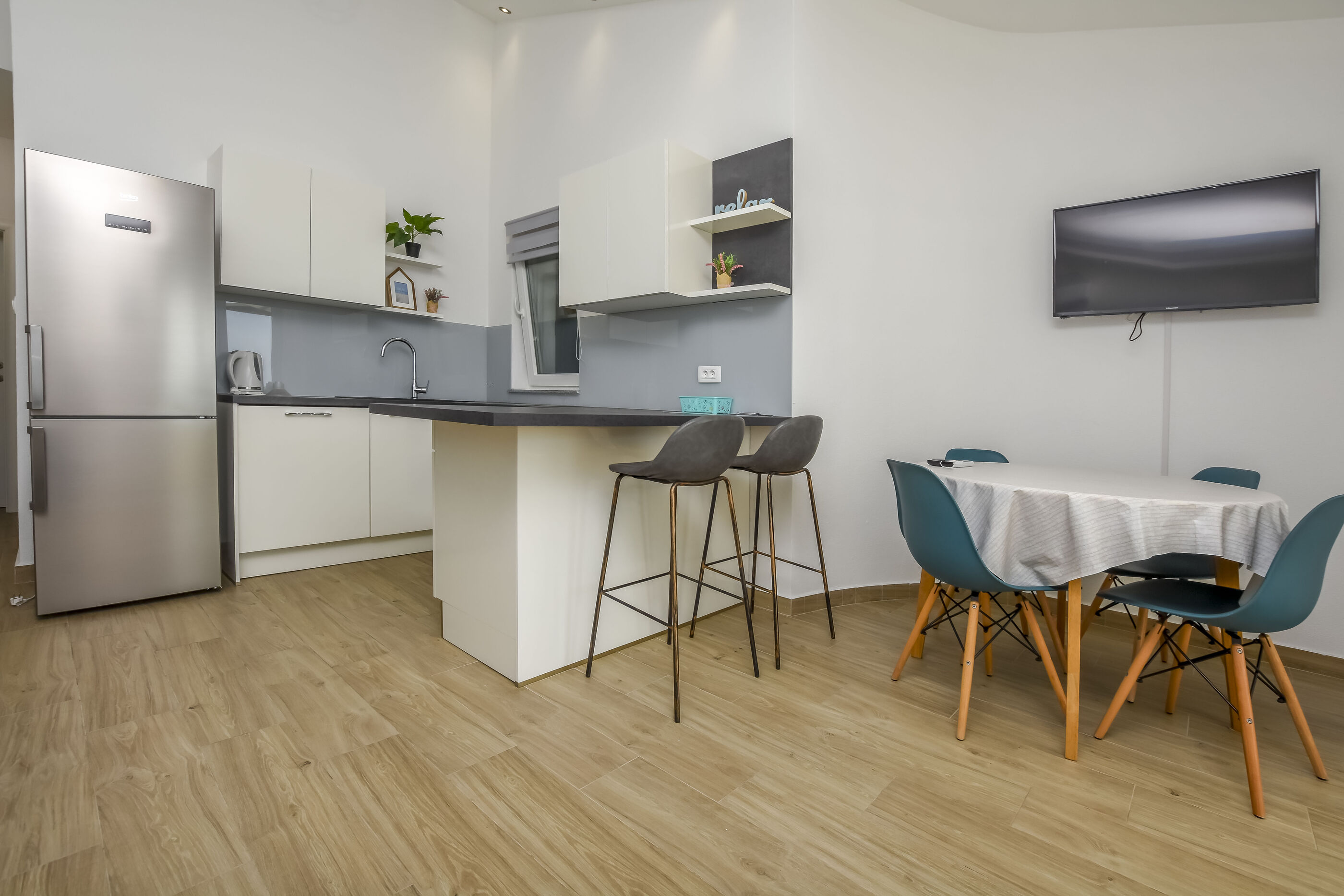 Apartments Seaside apartments Polić 82541-A6