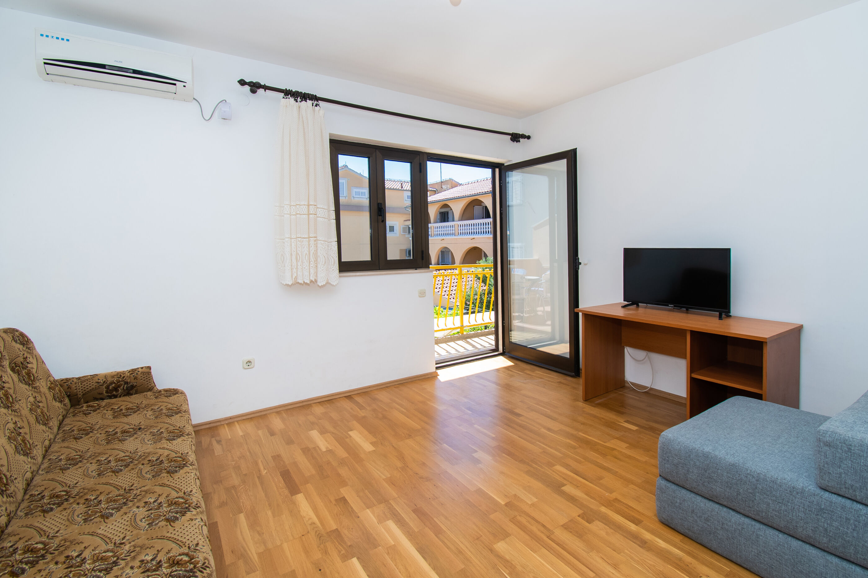 Apartments Goran near the beach 86781-A1