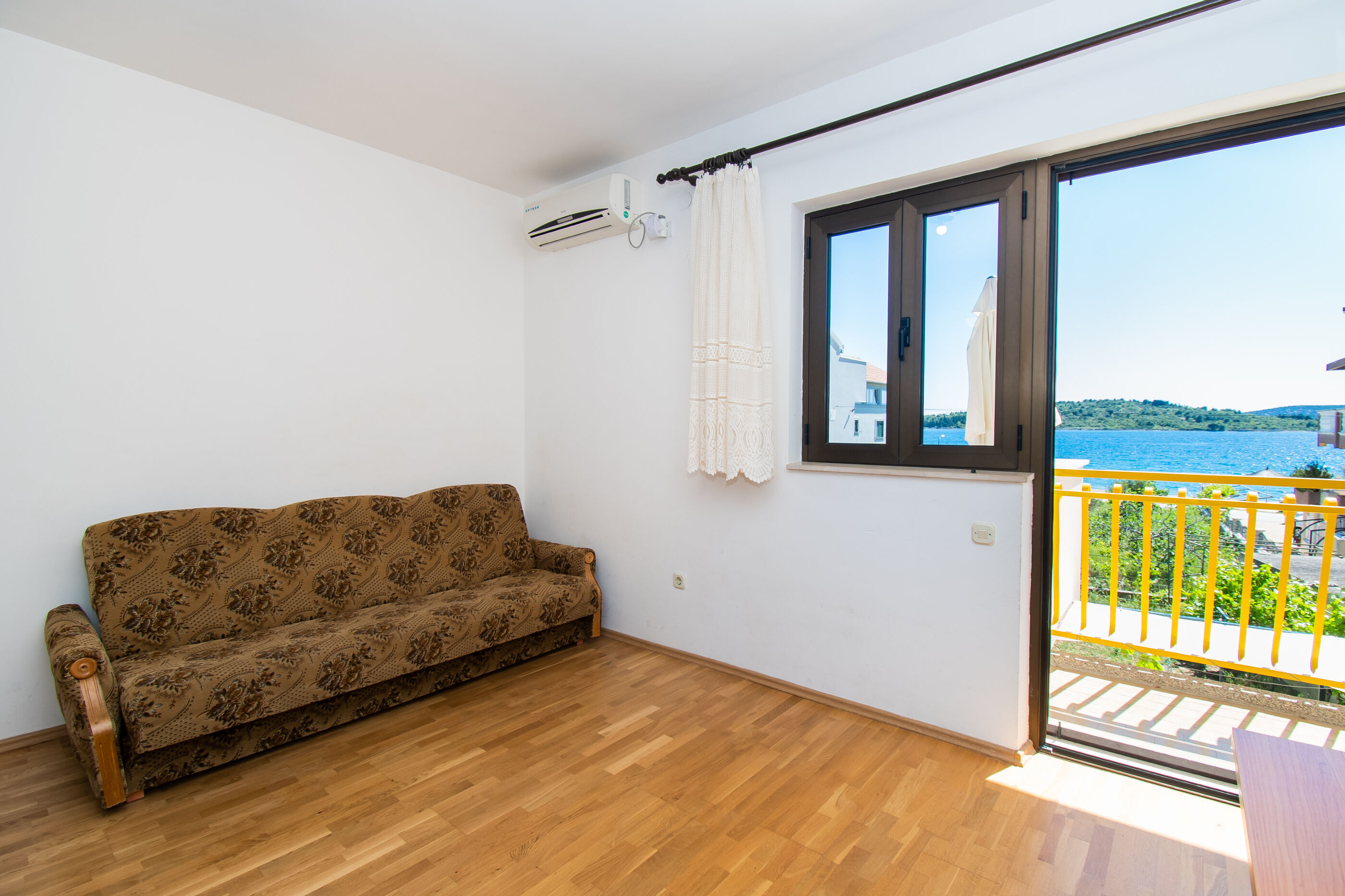 Apartments Goran near the beach 86781-A1