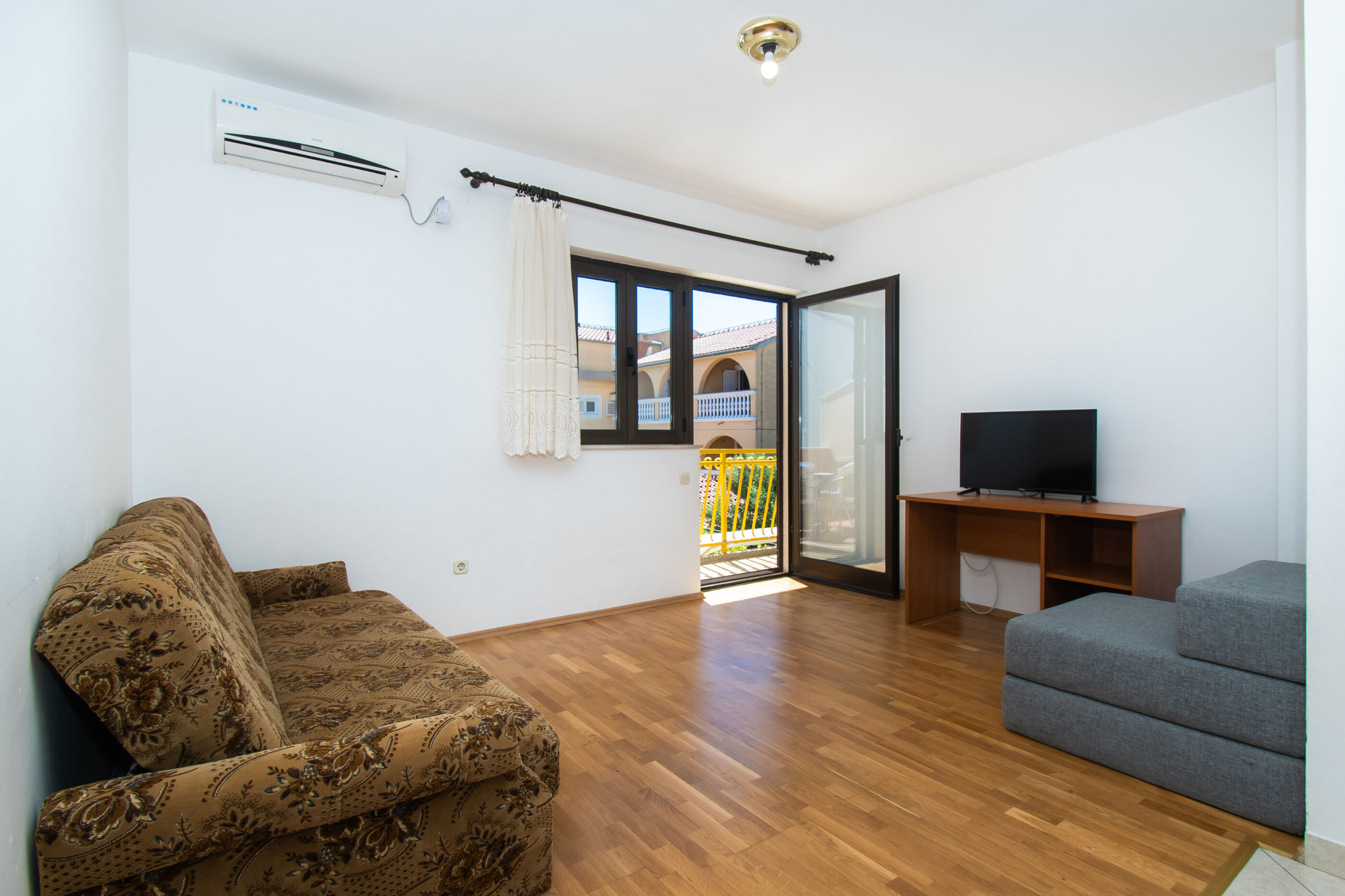 Apartments Goran near the beach 86781-A1