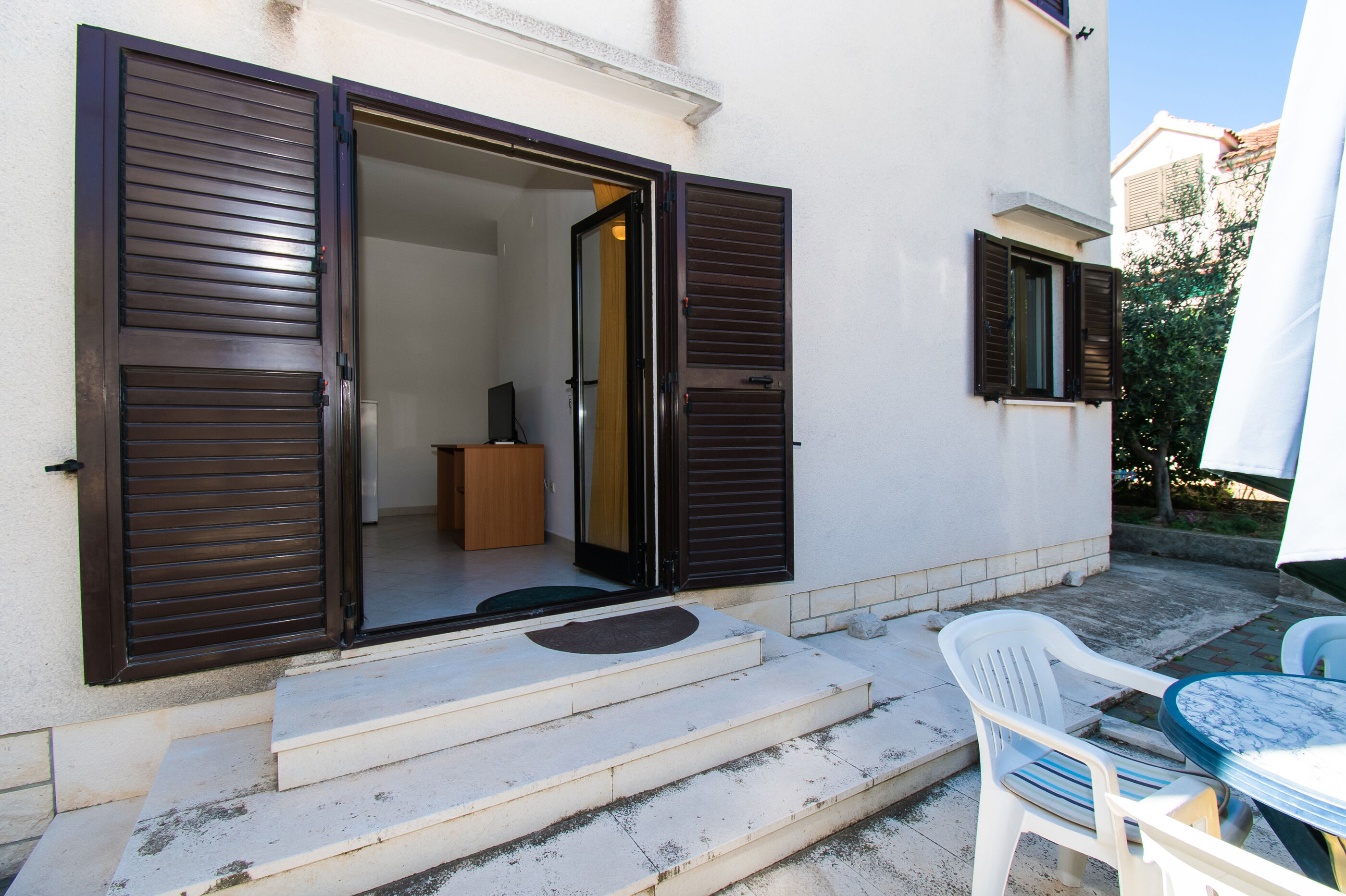 Apartments Goran near the beach 86781-A3