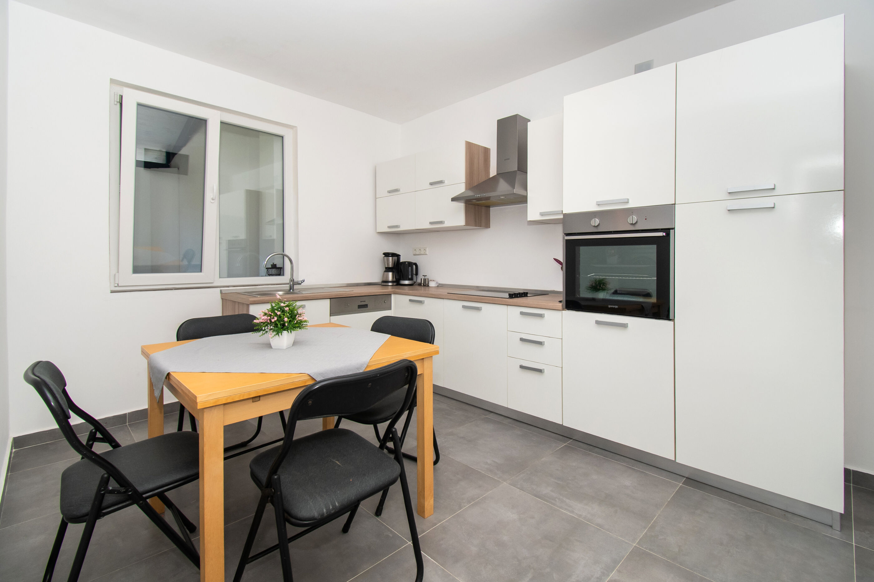 Apartment and Room Zoran 84981-A1