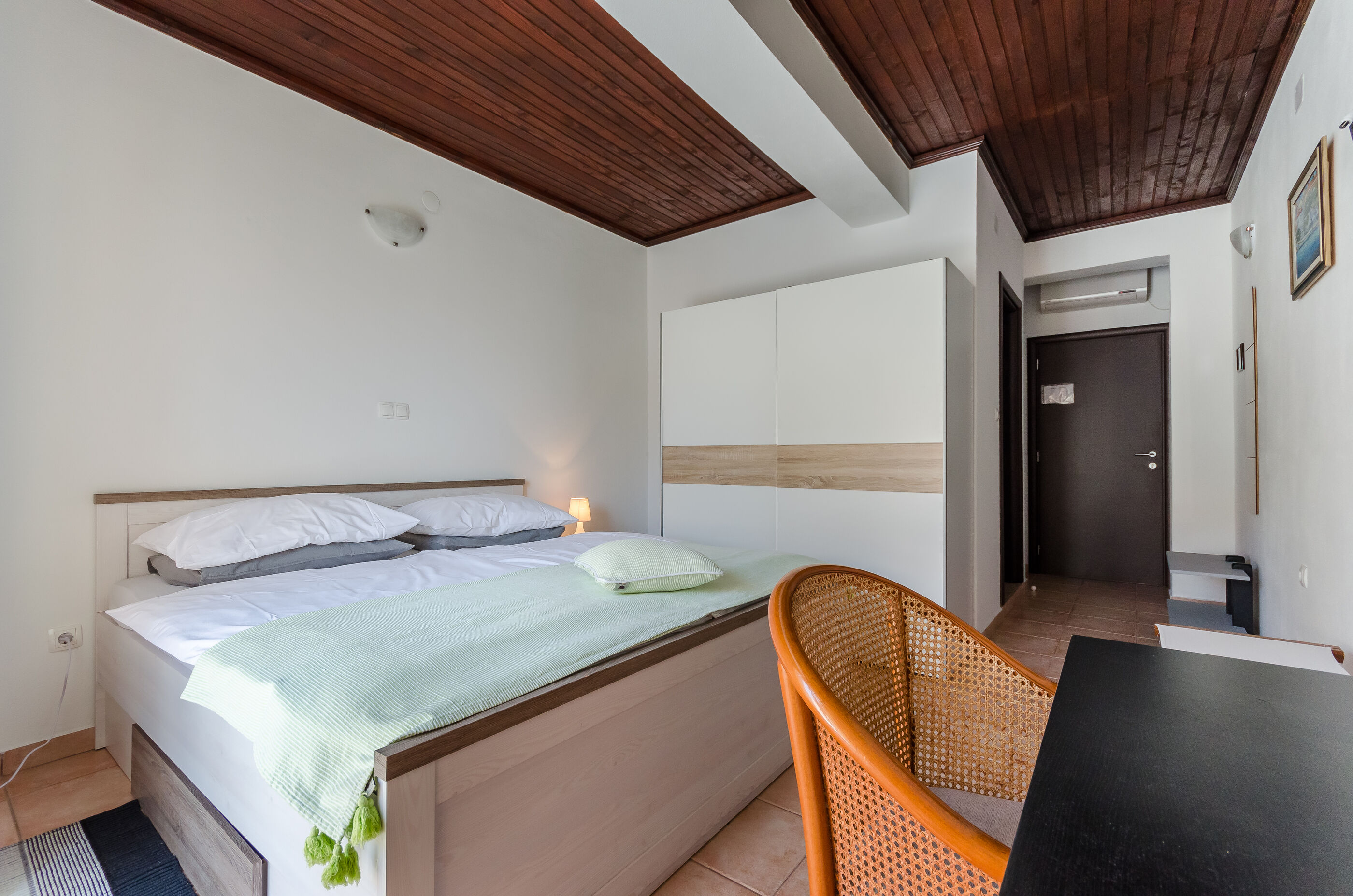 Apartments and Rooms Preka 49021-S3