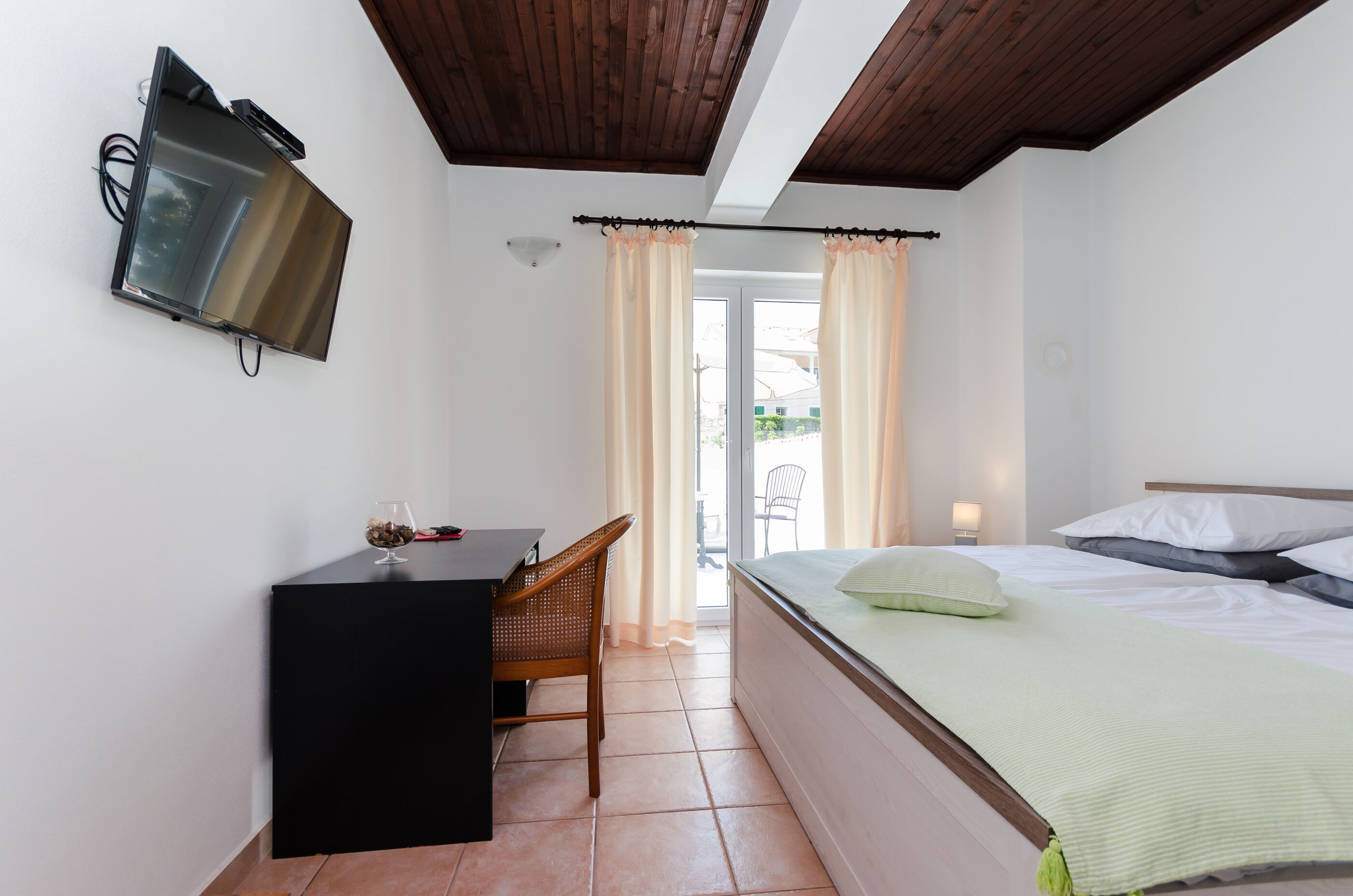Apartments and Rooms Preka 49021-S3