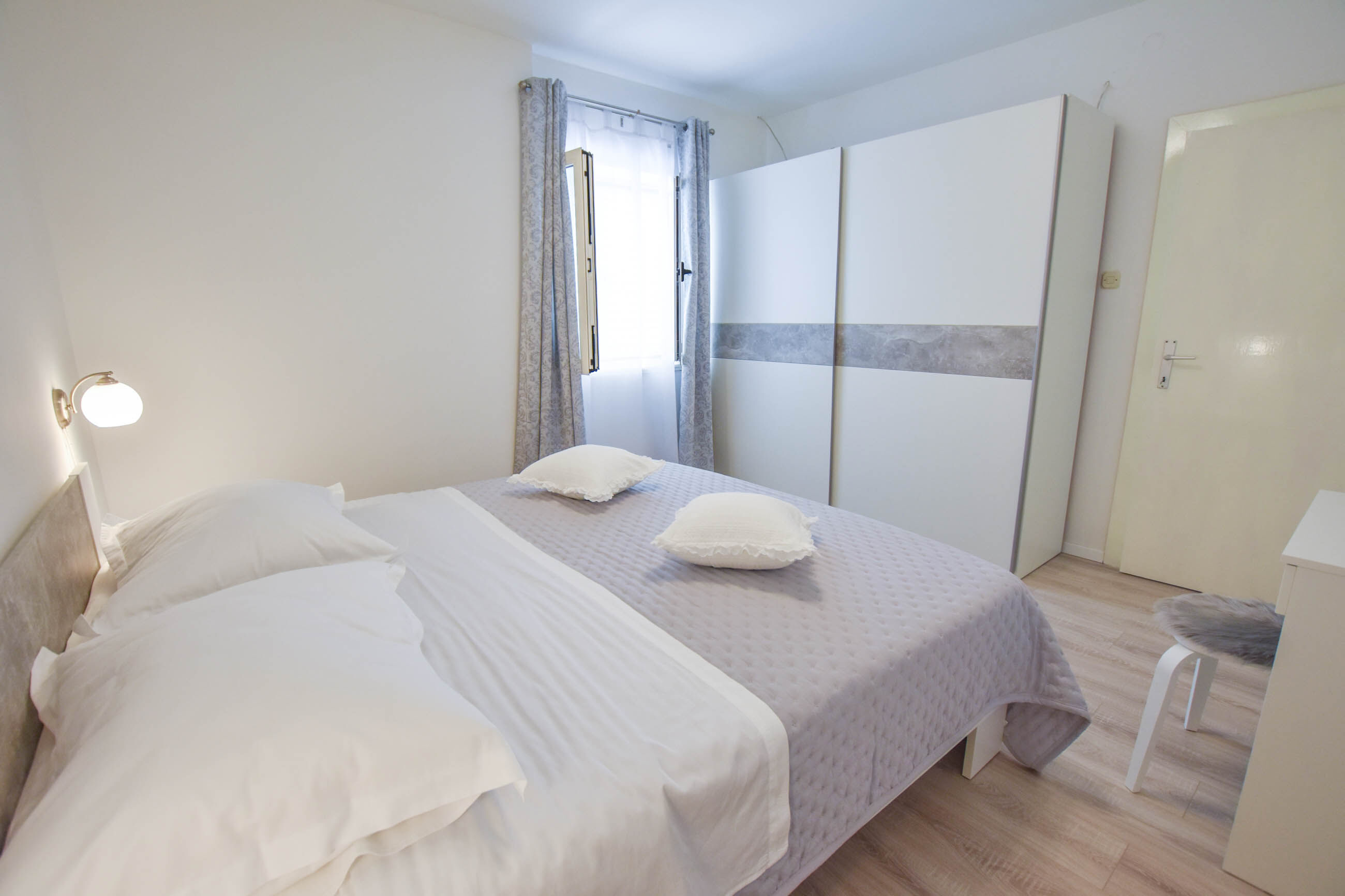 Apartment S and E 88581-A1