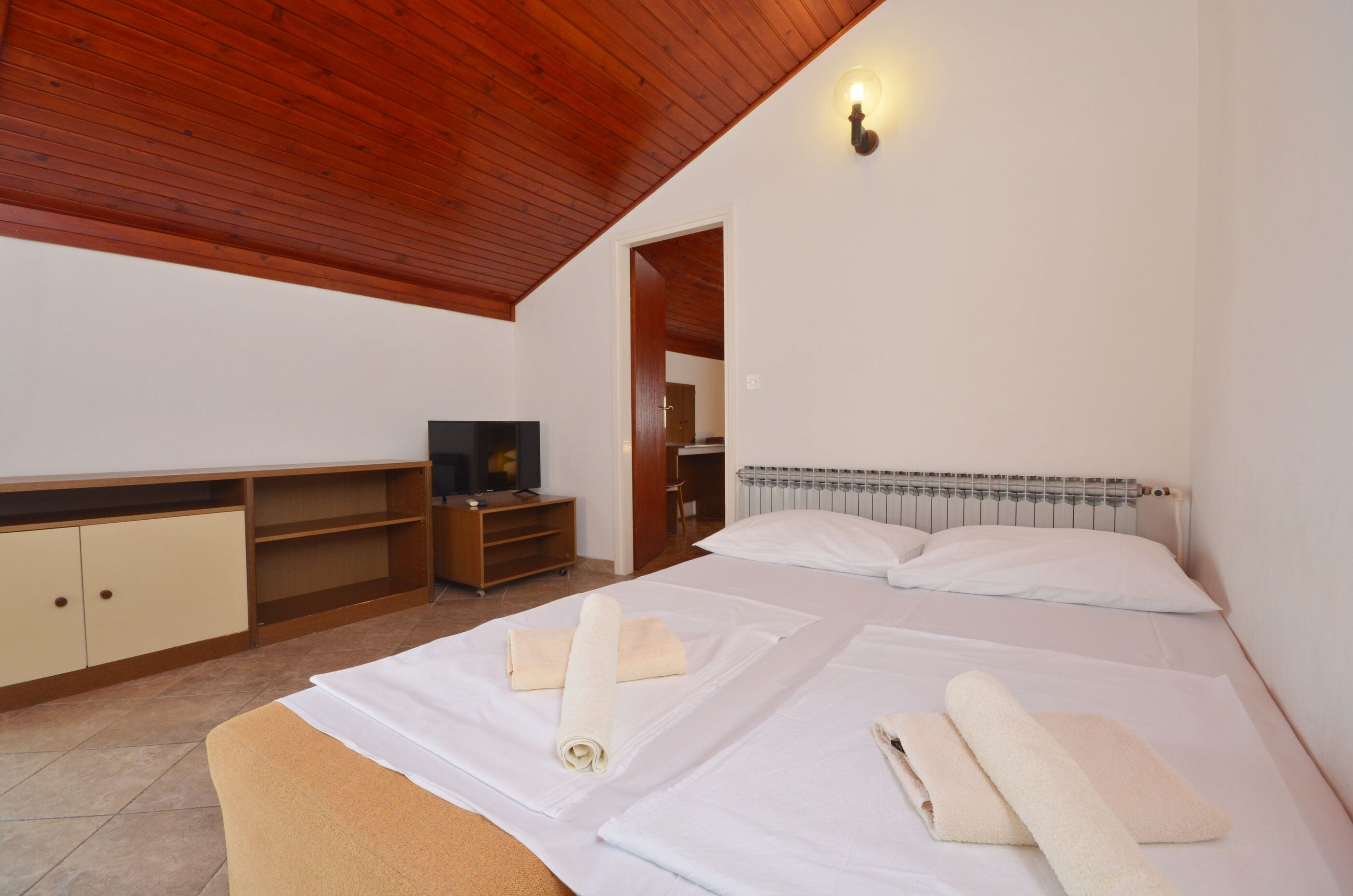 Apartment and Rooms Mrkovic 88981-A8