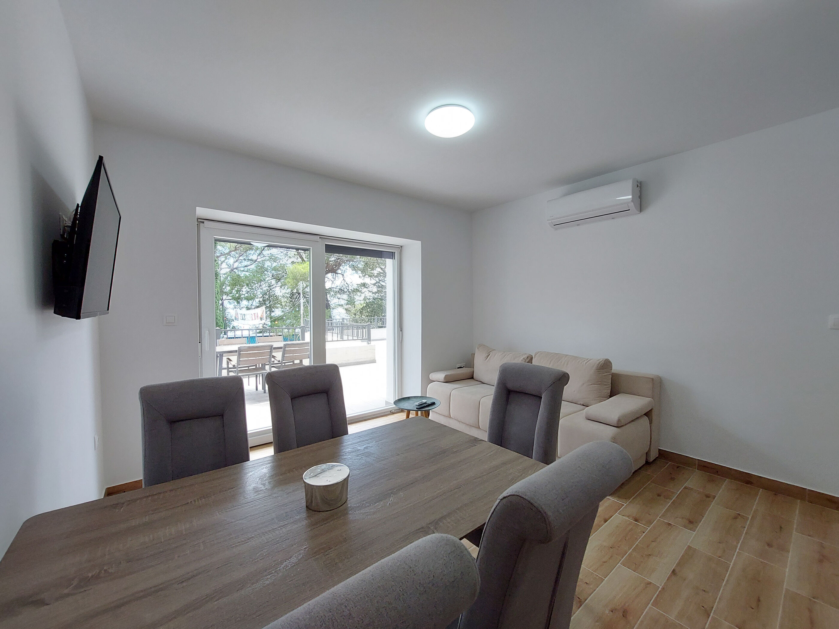 Apartment and Rooms Anne 84949-A1