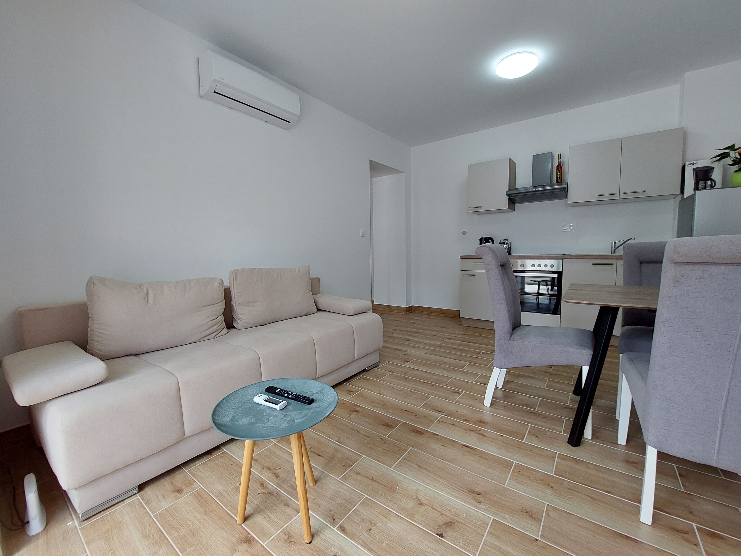 Apartment and Rooms Anne 84949-A1