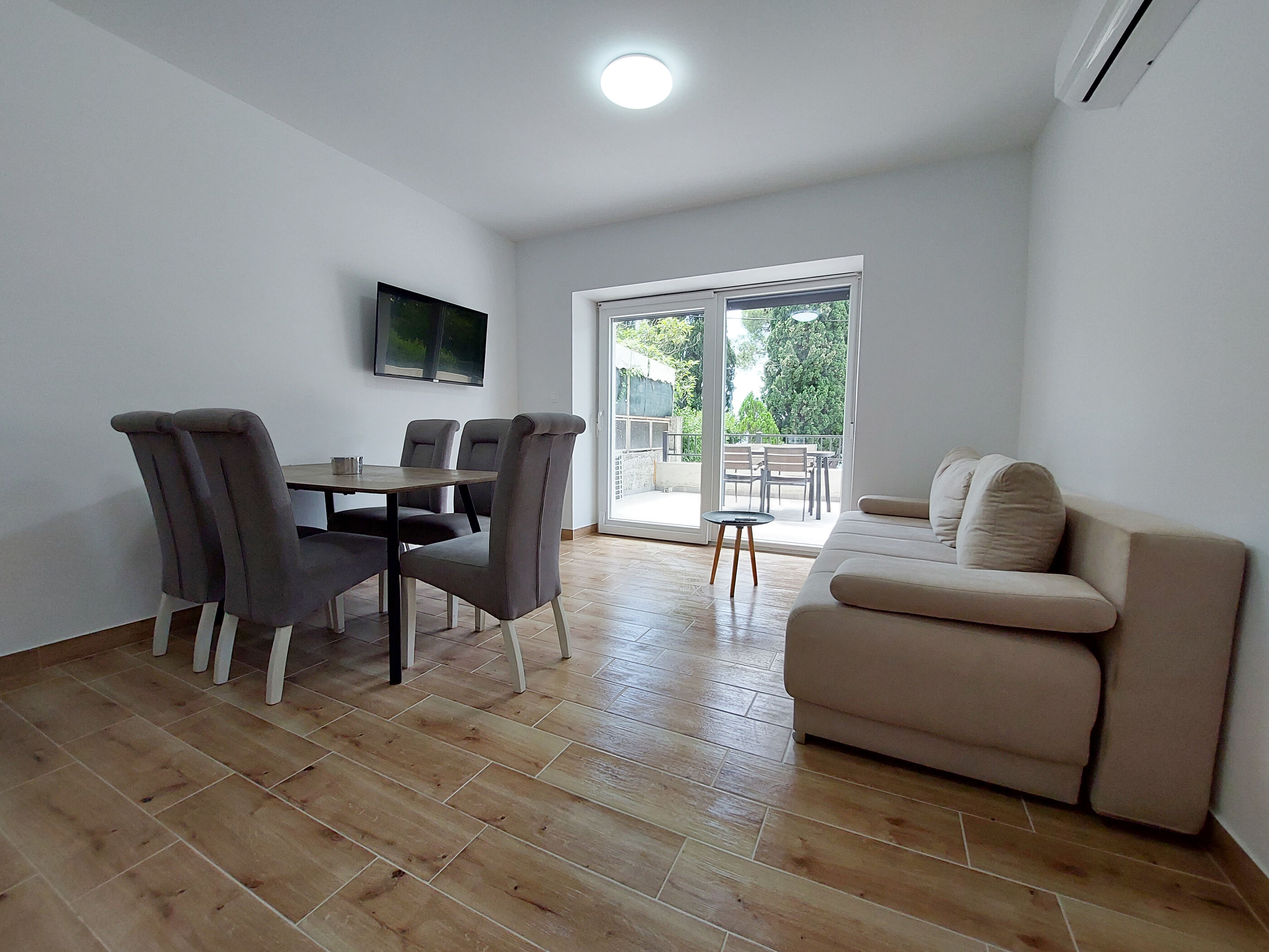 Apartment and Rooms Anne 84949-A1