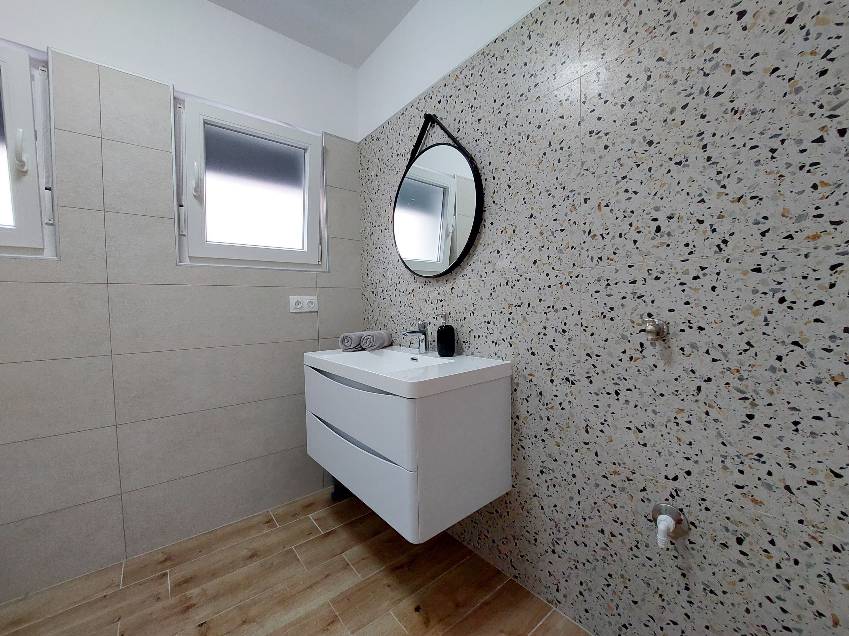 Apartment and Rooms Anne 84949-A1