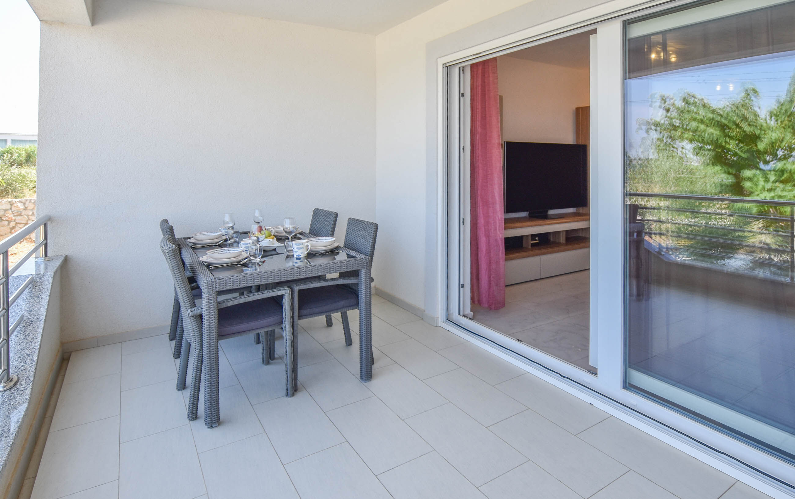 Apartment Ray of Sunshine 89321-A1