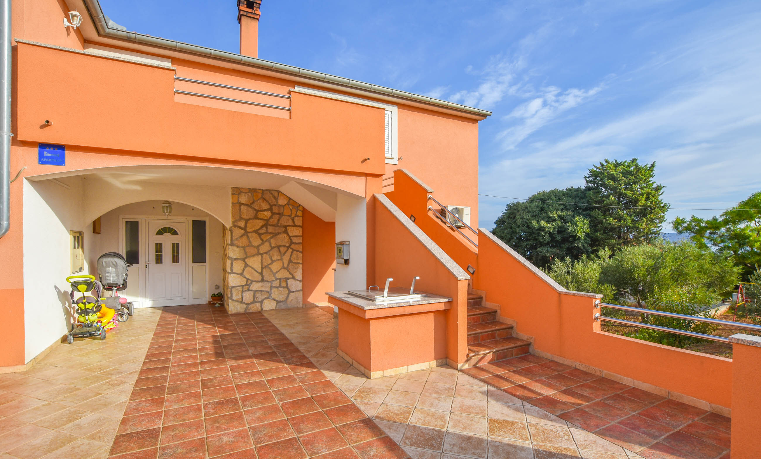 Apartments Mihaela 61501-A1
