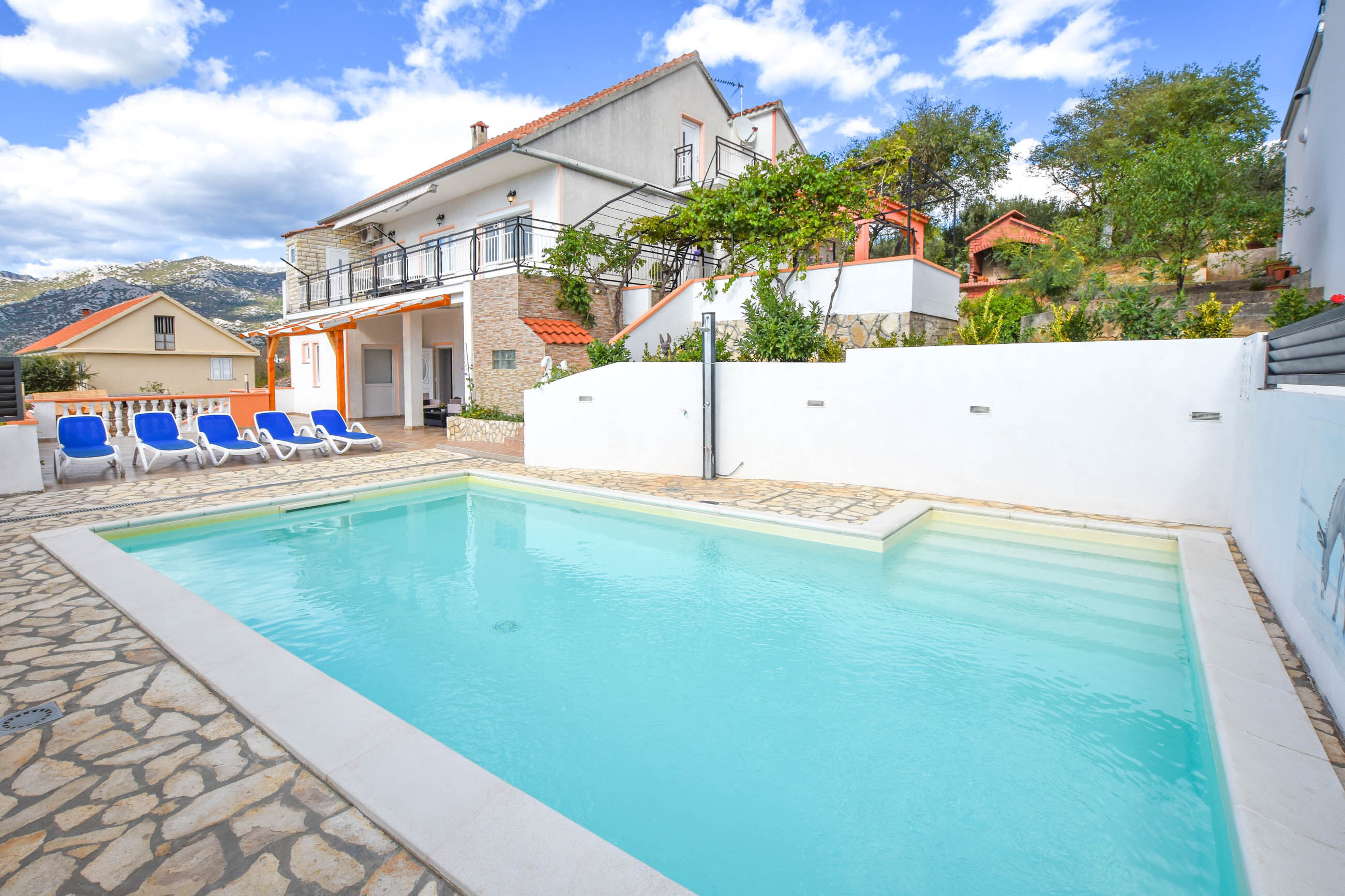 House Rovana 83181-K1