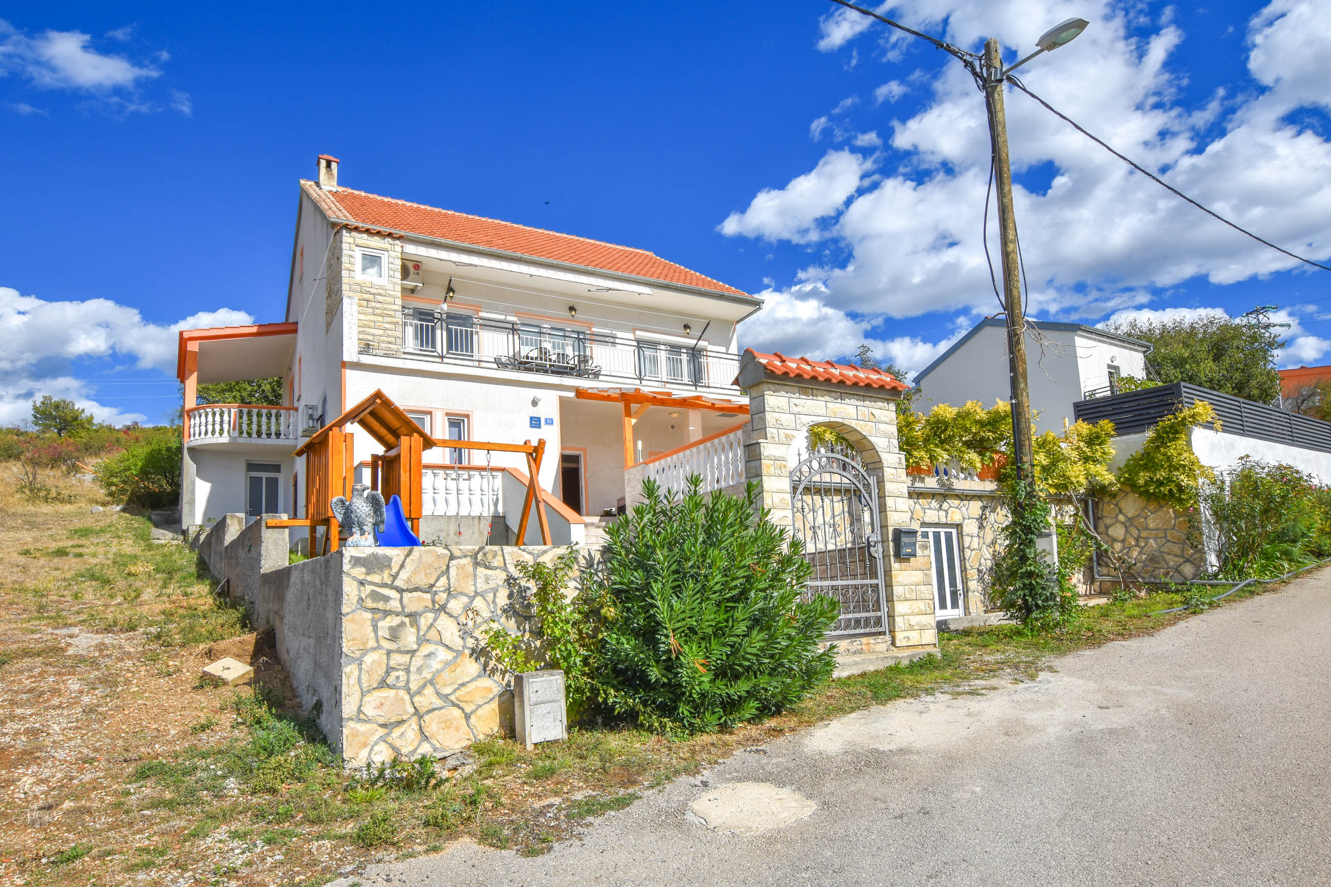 House Rovana 83181-K1